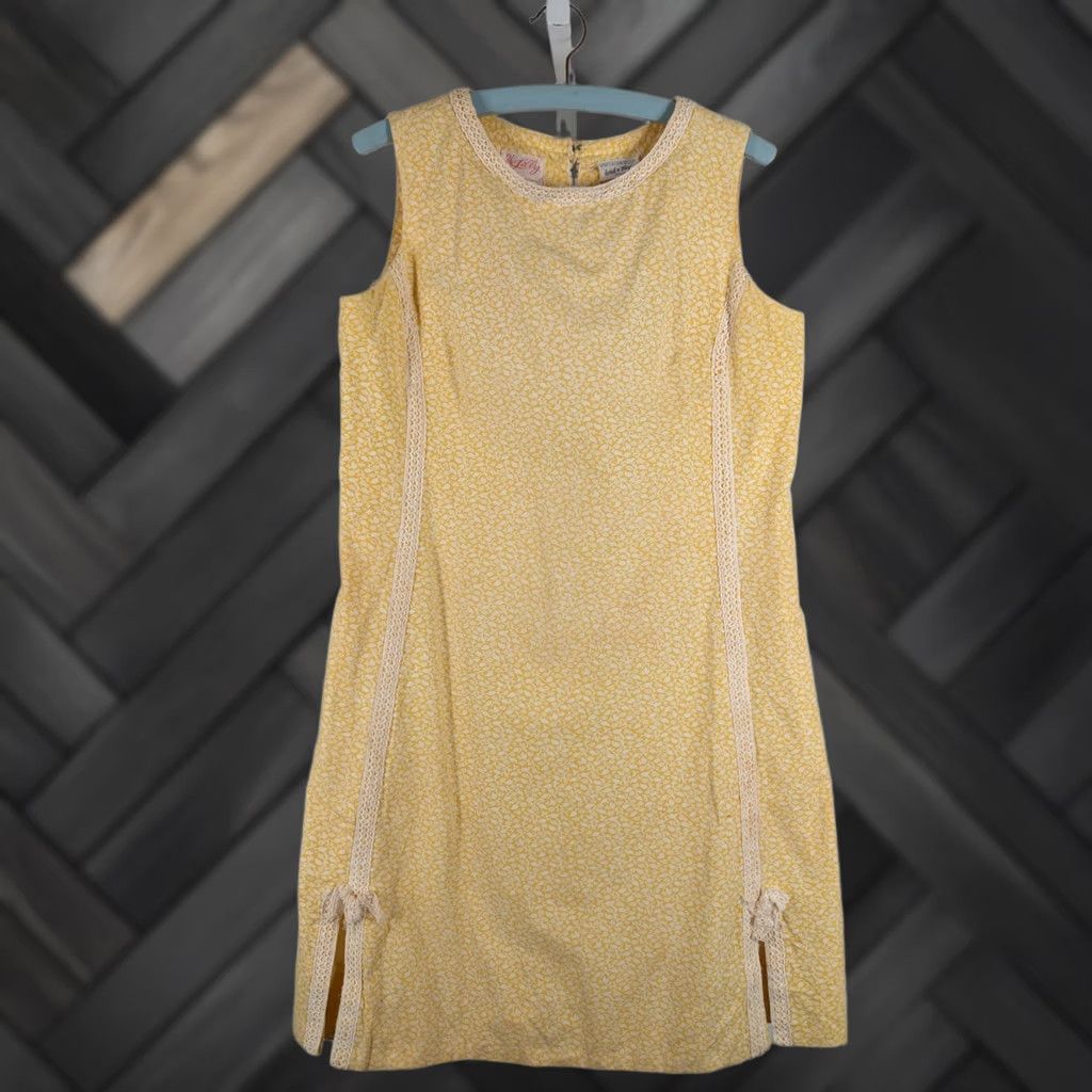 Lilly Pulitzer VINTAGE Lilly Pulitzer Shift Dress Yellow Floral Lace Trim Lord & Taylor 60s Women's Dress Size XS / US 0-2 / IT 36-38 - 1 Thumbnail