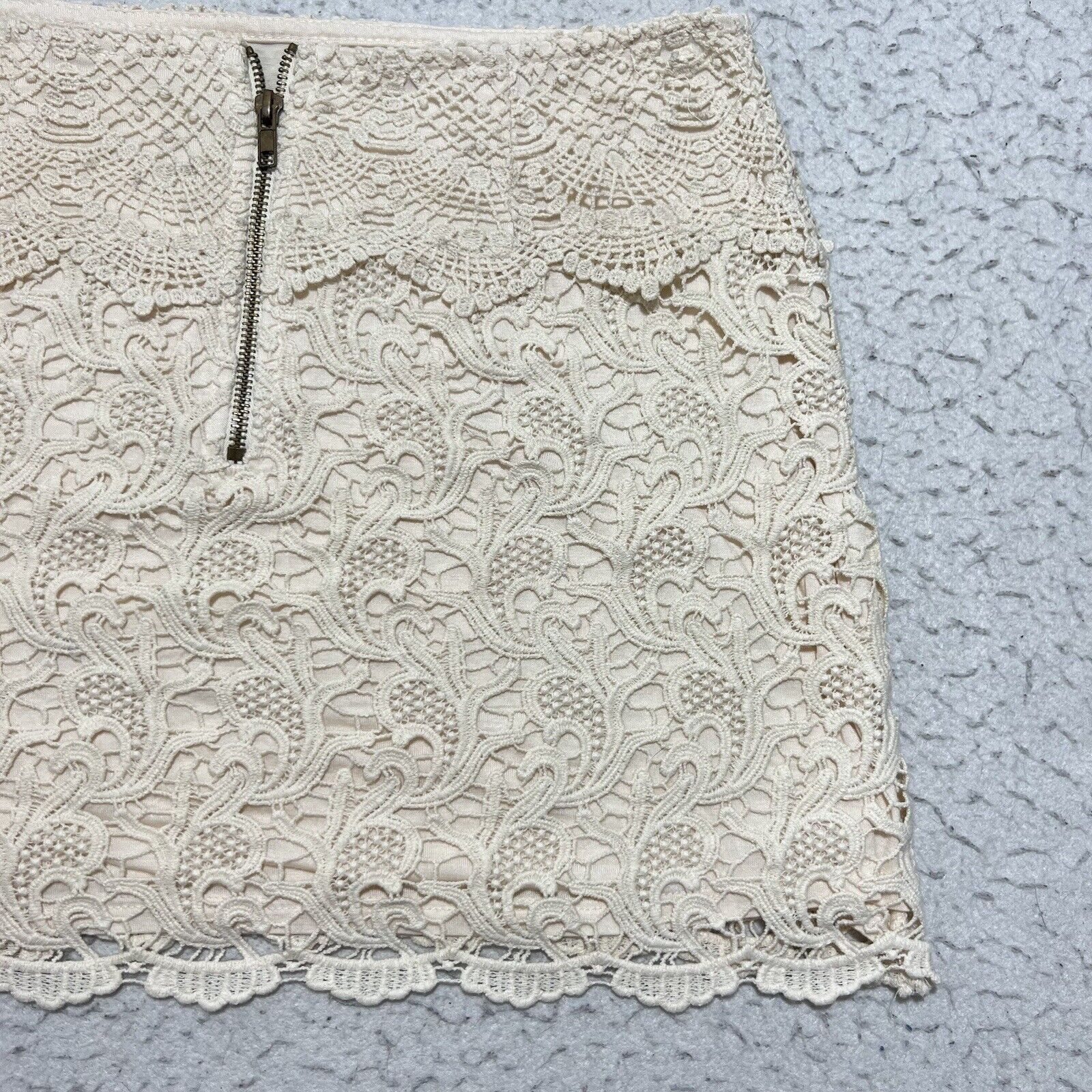 Urban Outfitters Pins and Needles Lace Crochet Mini Skirt Urban Outfitters Size 30" / US 8 / IT 44 - 12 Thumbnail