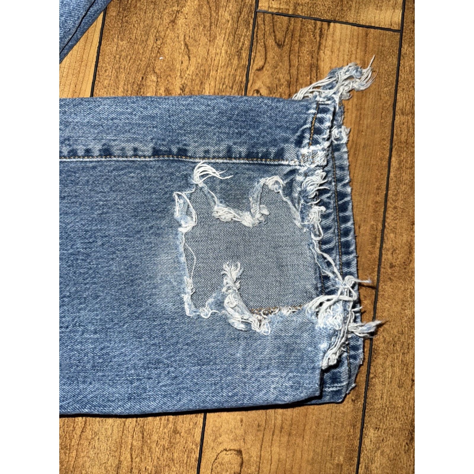 Levi's VINTAGE Levi’s 501 Jeans 36x33 Blue Distressed Button Fly Straight Leg Mens Size US 36 / EU 52 - 2 Thumbnail