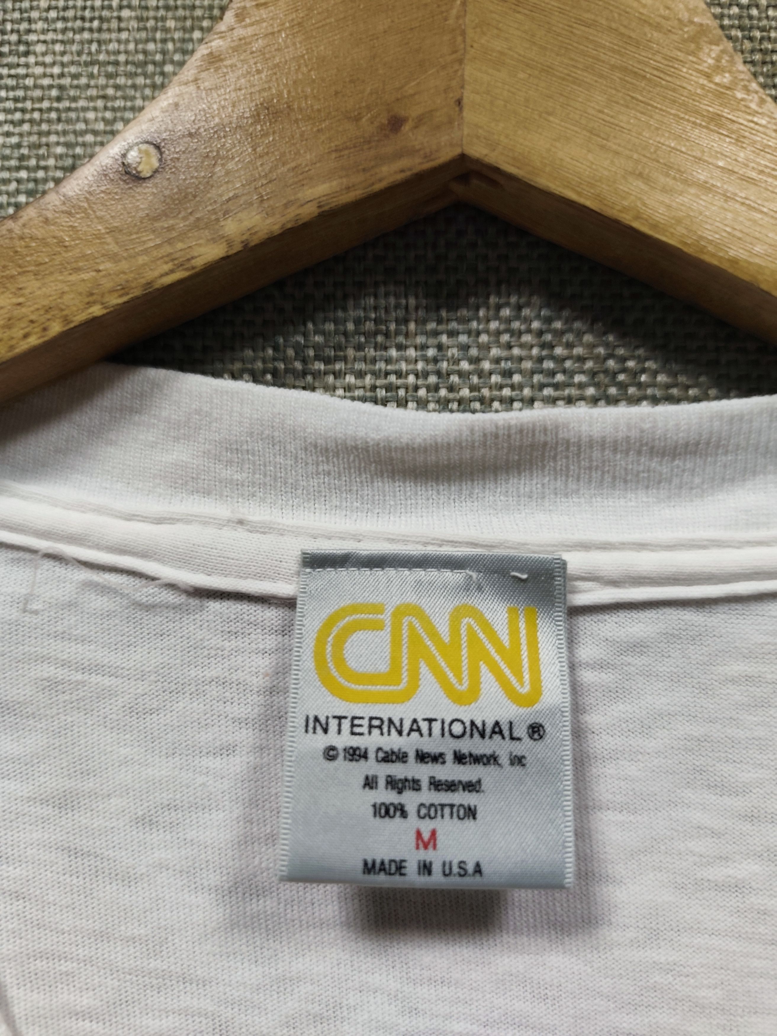 Vintage Vintage 90s t shirt CNN made in usa Size US M / EU 48-50 / 2 - 6 Thumbnail