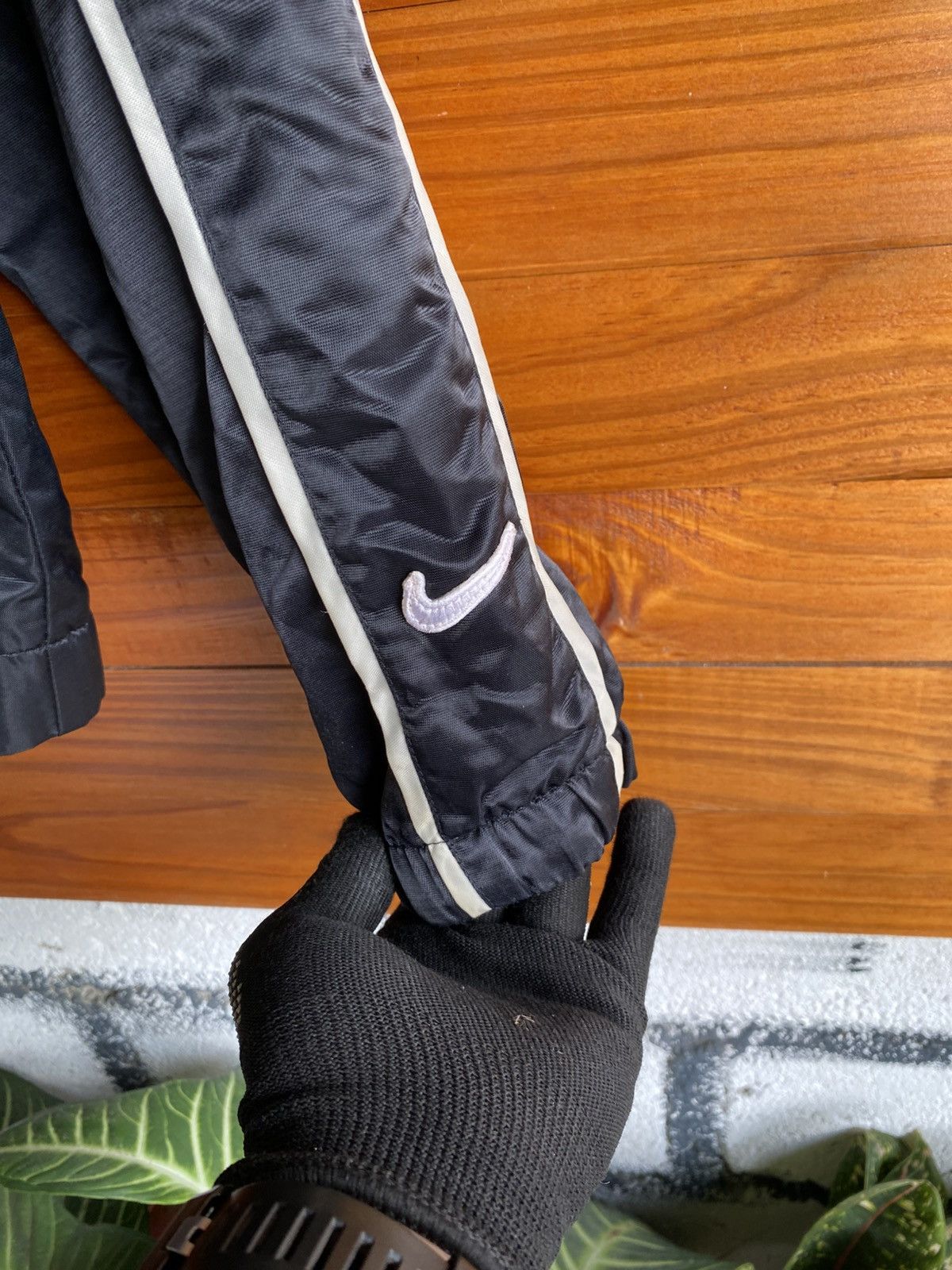 Nike Nike “INVOICE” Black Padded Team Jacket Vintage Sportswear Size US L / EU 52-54 / 3 - 9 Thumbnail
