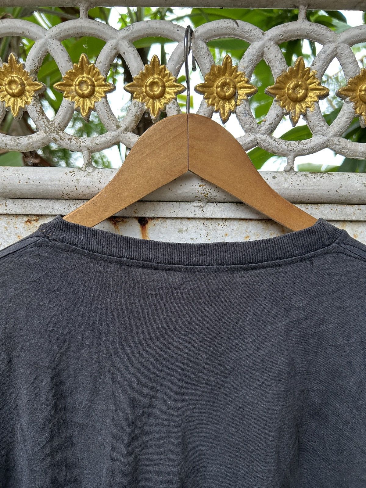 Vintage Vintage Rock Band Tshirt Distressed Sun Faded Erd grunge ege Size US S / EU 44-46 / 1 - 11 Thumbnail