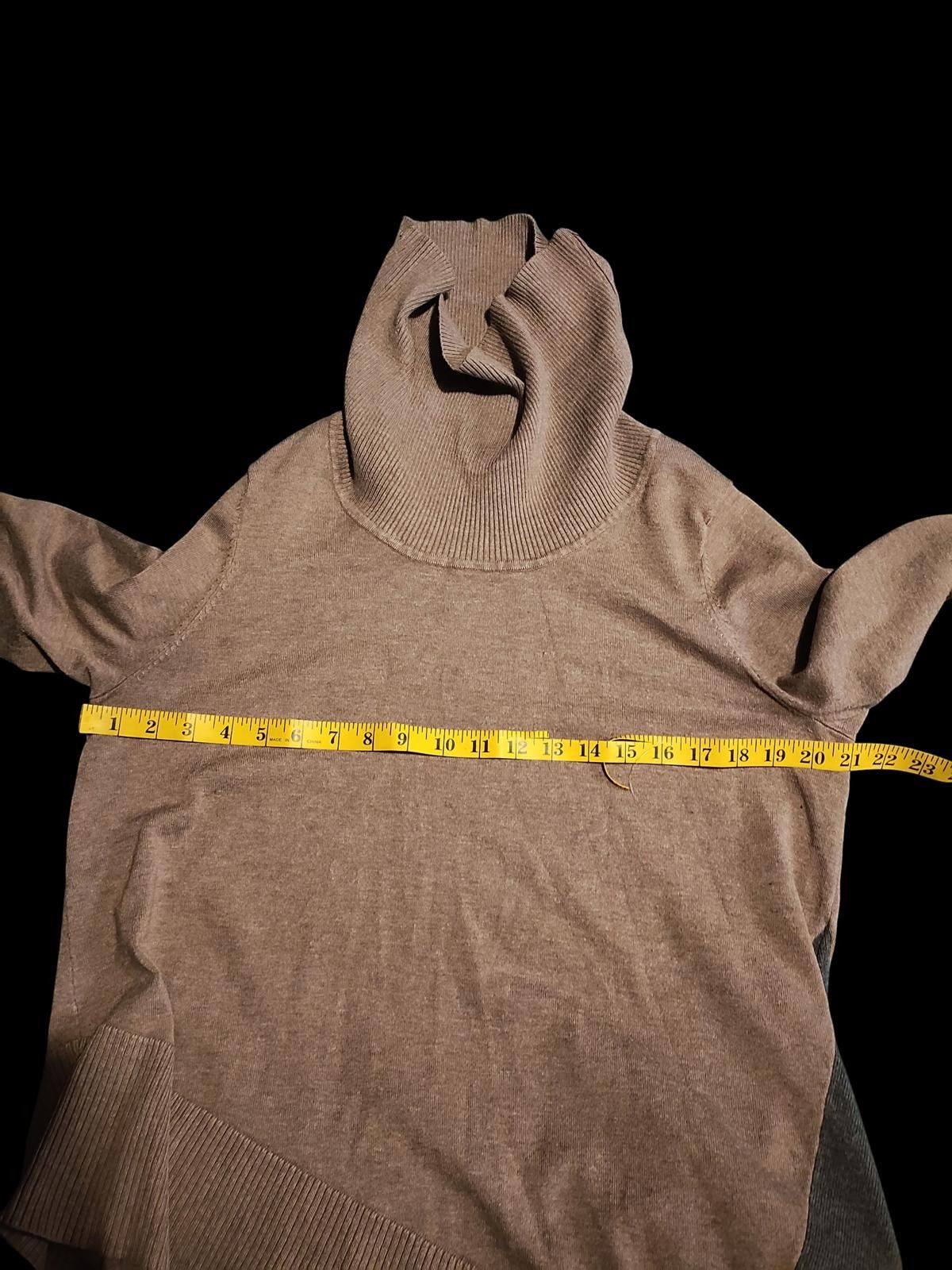 Chicos Chico's Asymmetrical Cowl Neck Sweater in Beige and Gray Size XS / US 0-2 / IT 36-38 - 8 Thumbnail