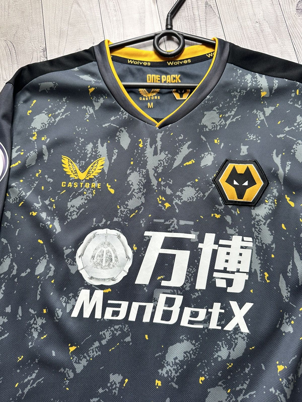 Other Wolverhampton soccer jersey Castore rare size M grey away Size US M / EU 48-50 / 2 - 3 Thumbnail