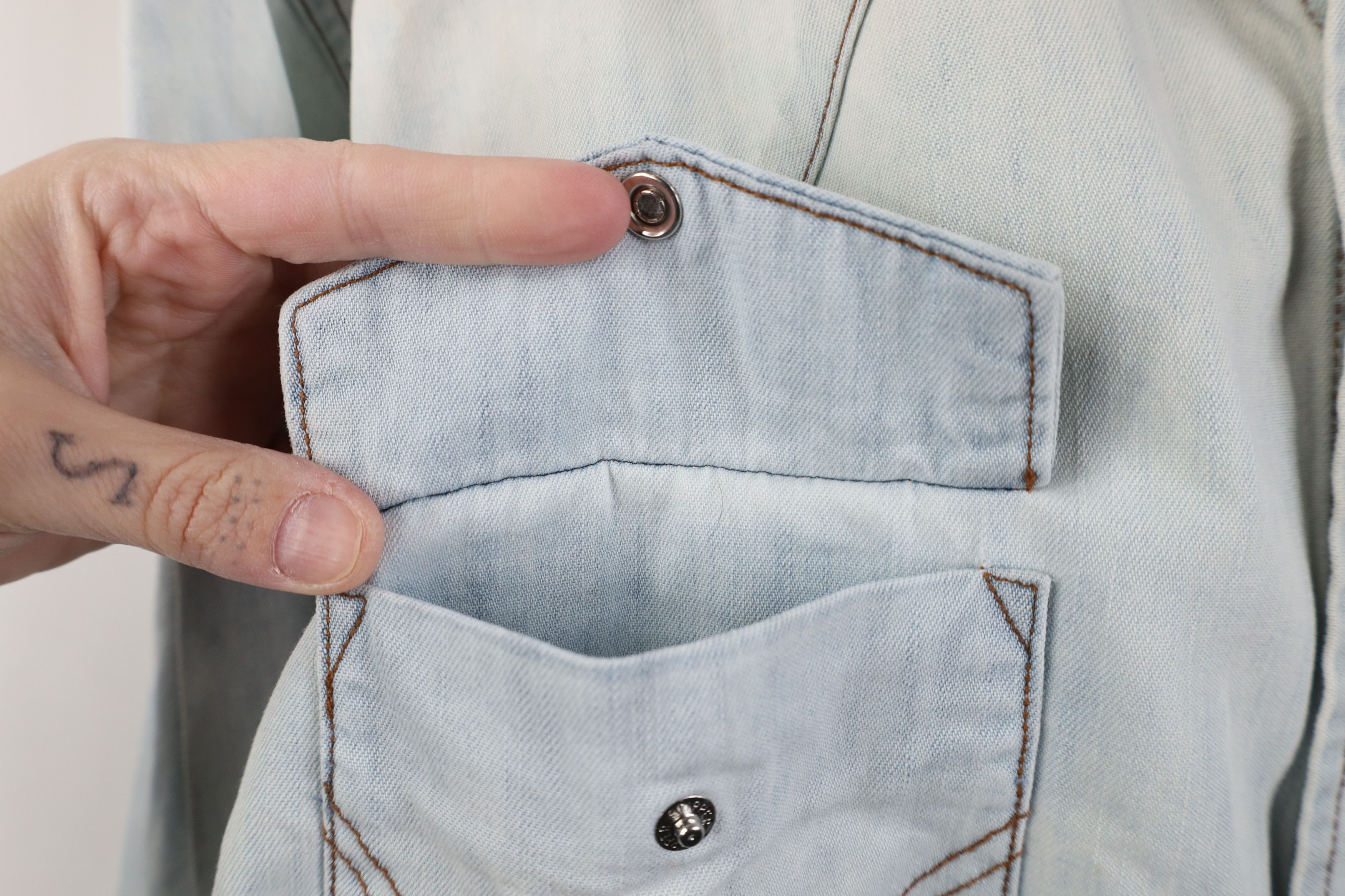 Wrangler Vintage 90s Wrangler Acid Wash Denim Snap Button Shirt Size US XL / EU 56 / 4 - 5 Thumbnail