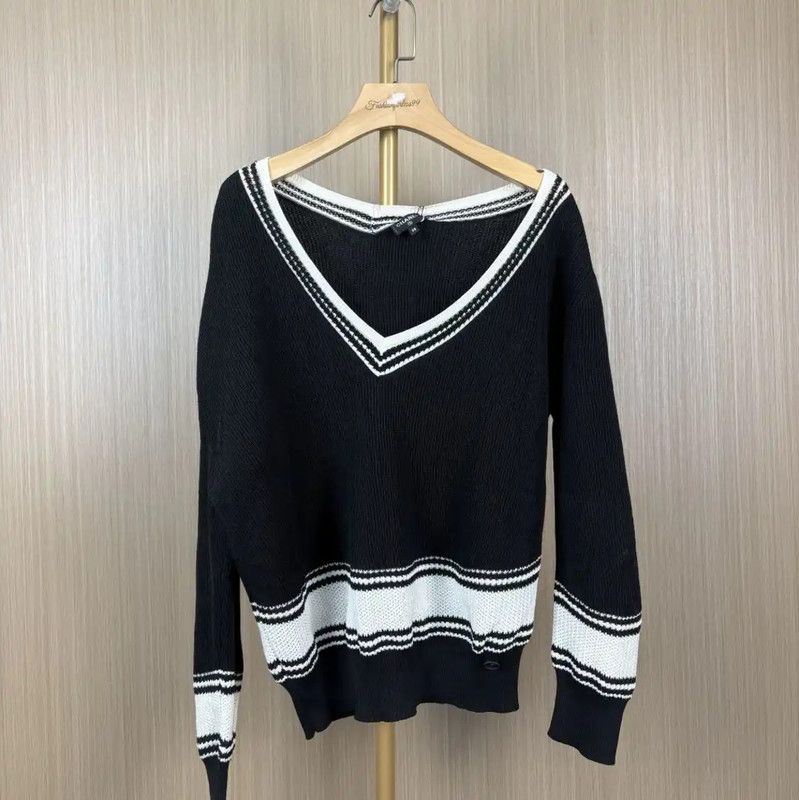 Chanel Chanel Black Wool Pullover Sweater 0089 Size M / US 6-8 / IT 42-44 - 1 Thumbnail
