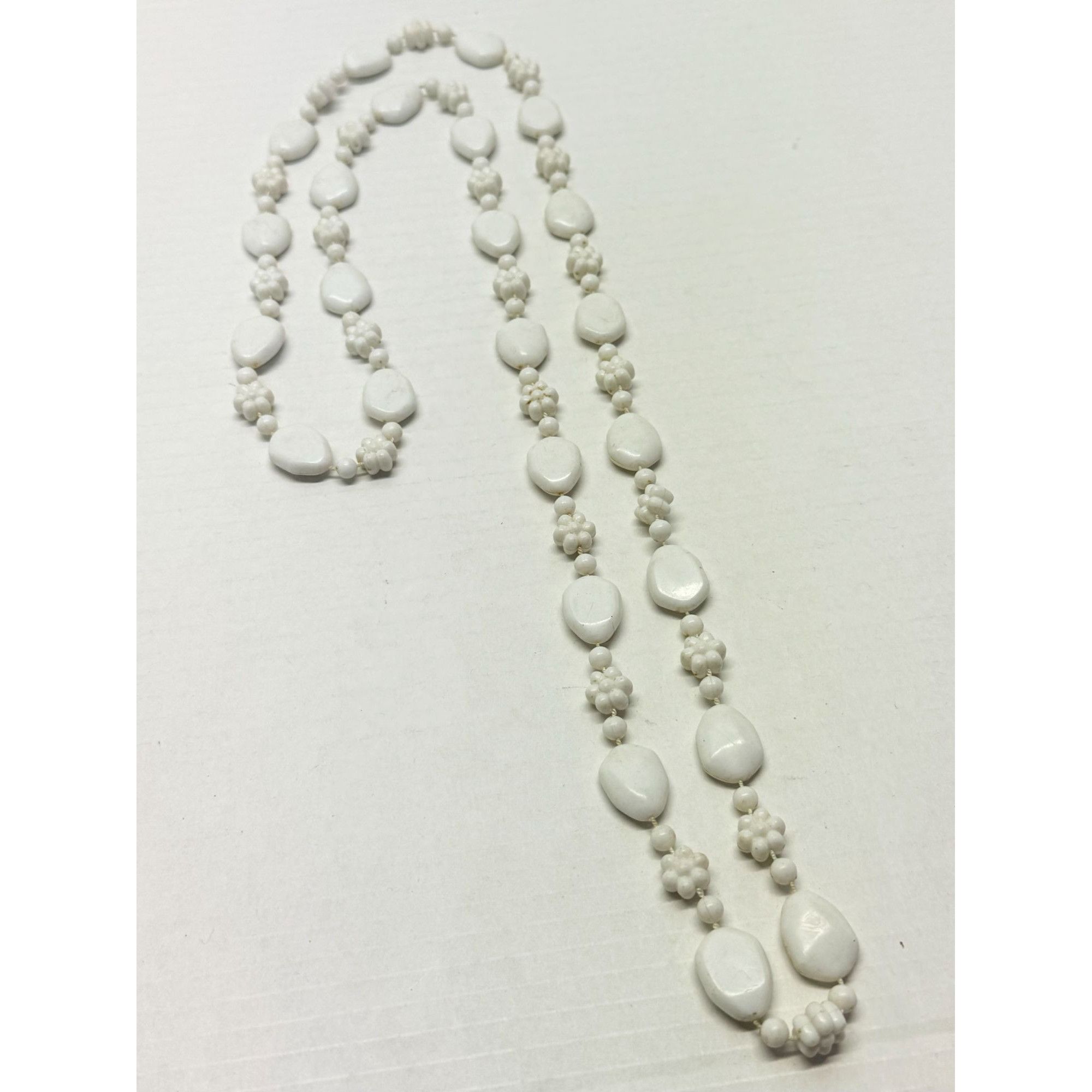 Vintage Vintage white flower beaded necklace Size ONE SIZE - 4 Thumbnail