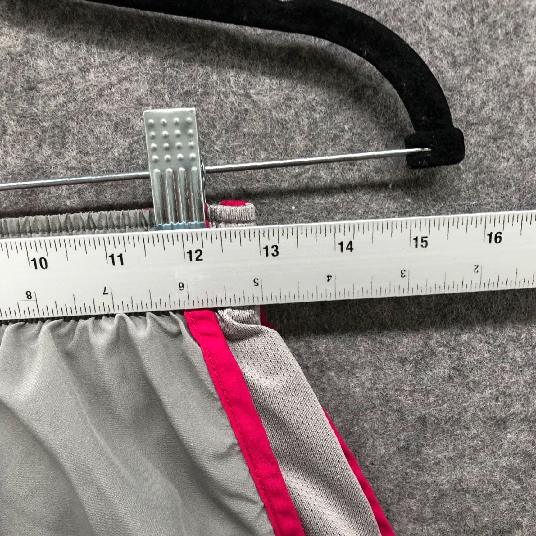 Nike Nike Temp Running Shorts Womens S Gray Pink Lined 3'' Inseam Active Gym Size 28" / US 6 / IT 42 - 4 Thumbnail