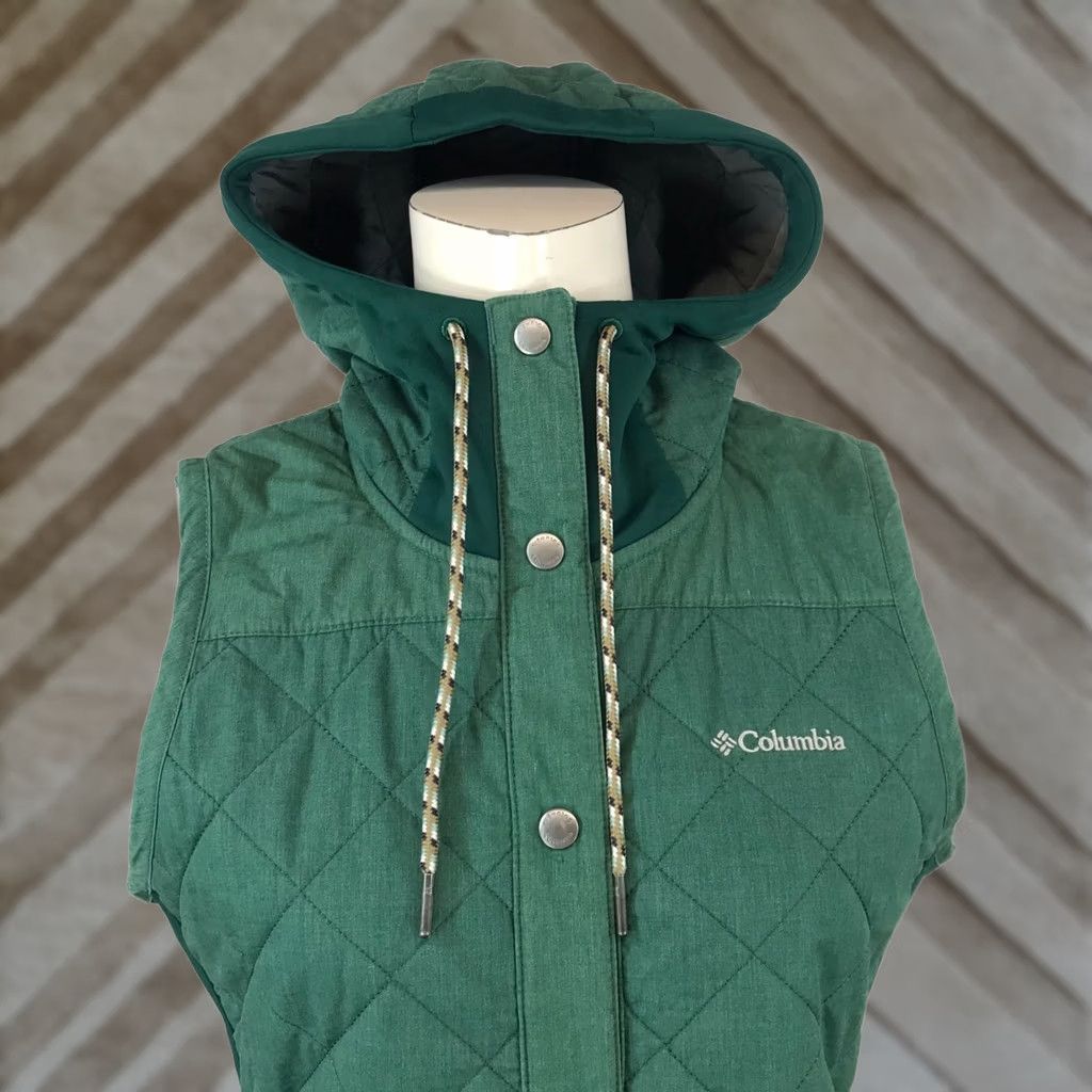 Vintage COLUMBIA Womens XS Green Quilted Button Up Hoodie Vest Size XS / US 0-2 / IT 36-38 - 1 Thumbnail
