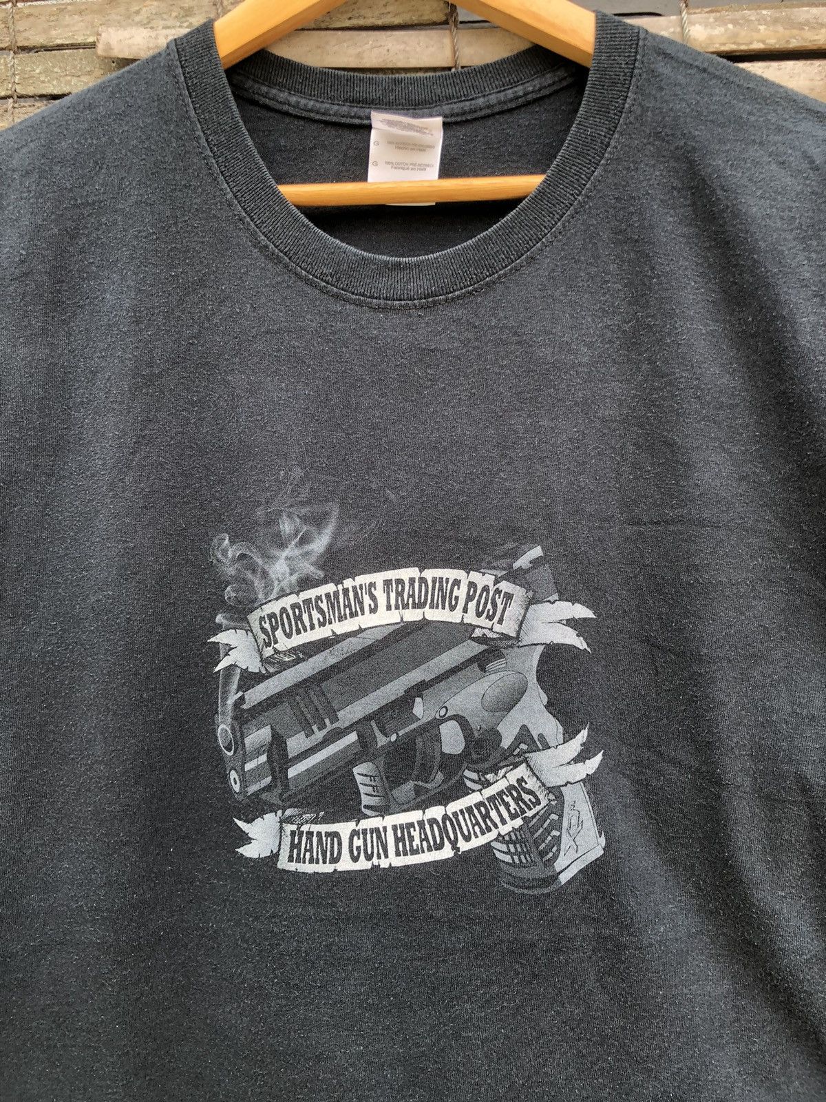 Vintage Vintage Y2K Sportmans Trading Post Hand Gun Backhit Tshirt Size US L / EU 52-54 / 3 - 13 Thumbnail
