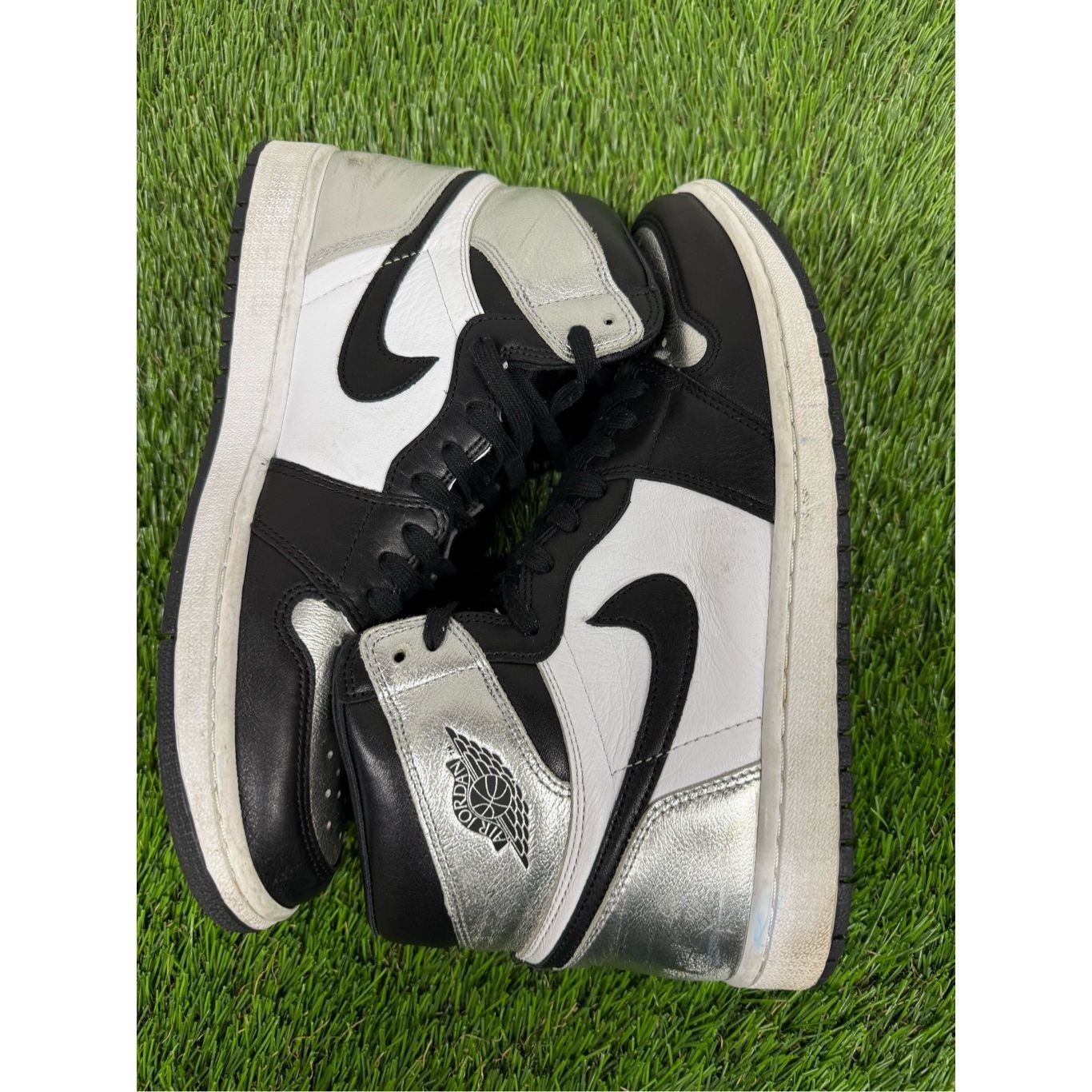 Jordan Brand Nike Air Jordan 1 Retro High Silver Toe Black Womens 12 10.5 Size US 12 / IT 42 - 7 Thumbnail