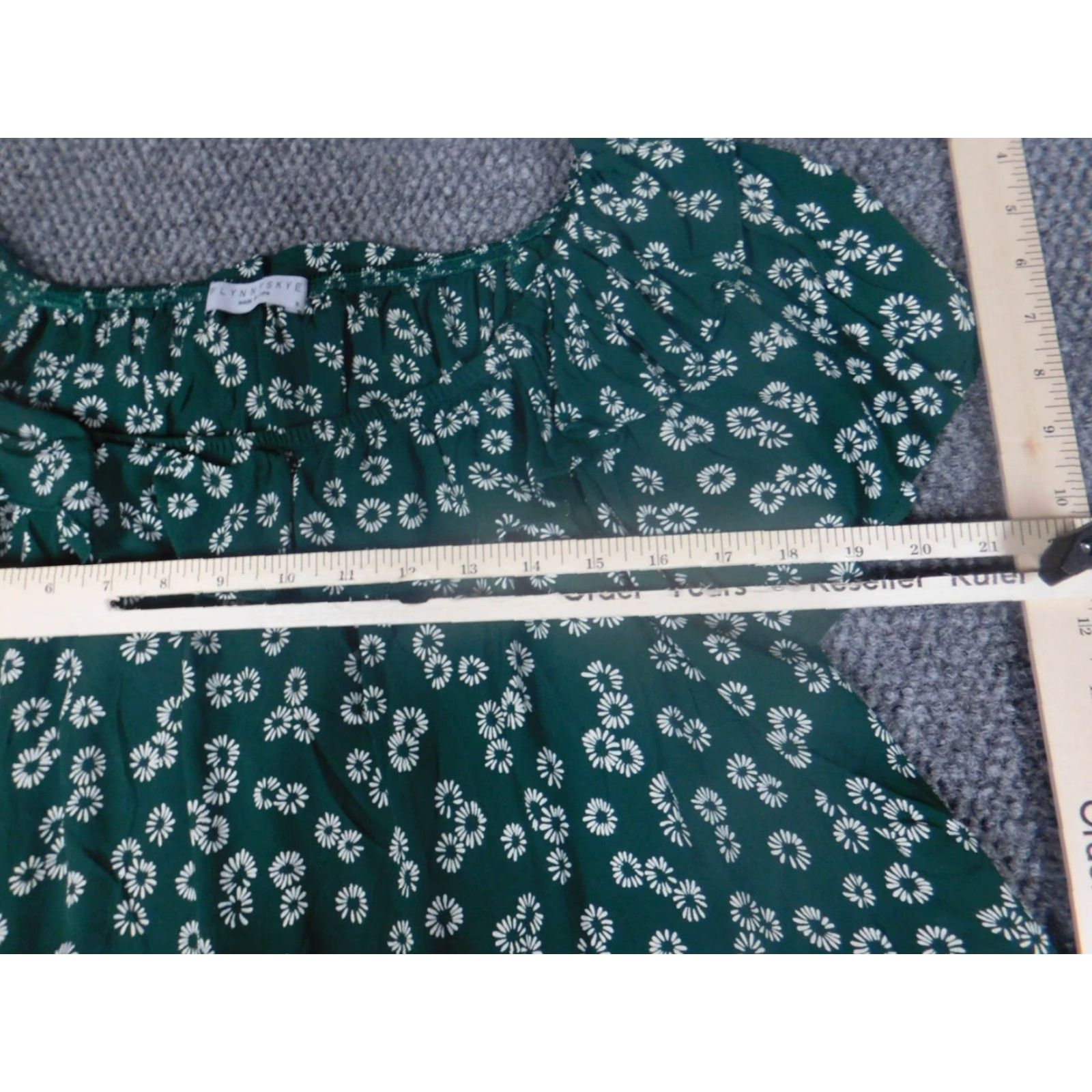 Vintage Flynn Skye Blouse Women Small Green Floral Knit Rayon Crew Neck Sleeveless Pullover Casual Stretch Regular Basic Vintage No Size S / US 4 / IT 40 - 6 Thumbnail