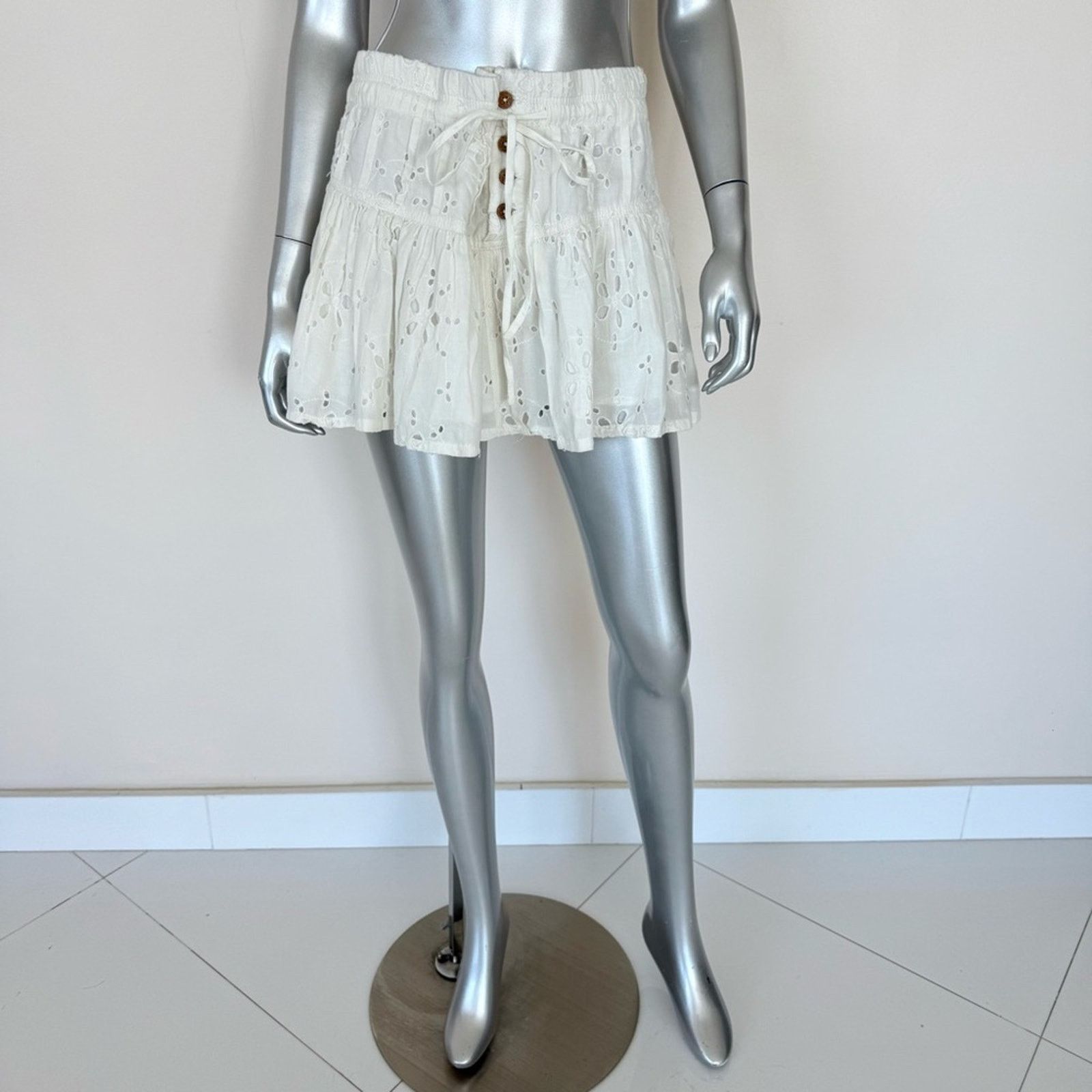 Free People Free People layette white skirt size S Retail 120$ Size 27" / US 4 / IT 40 - 1 Thumbnail