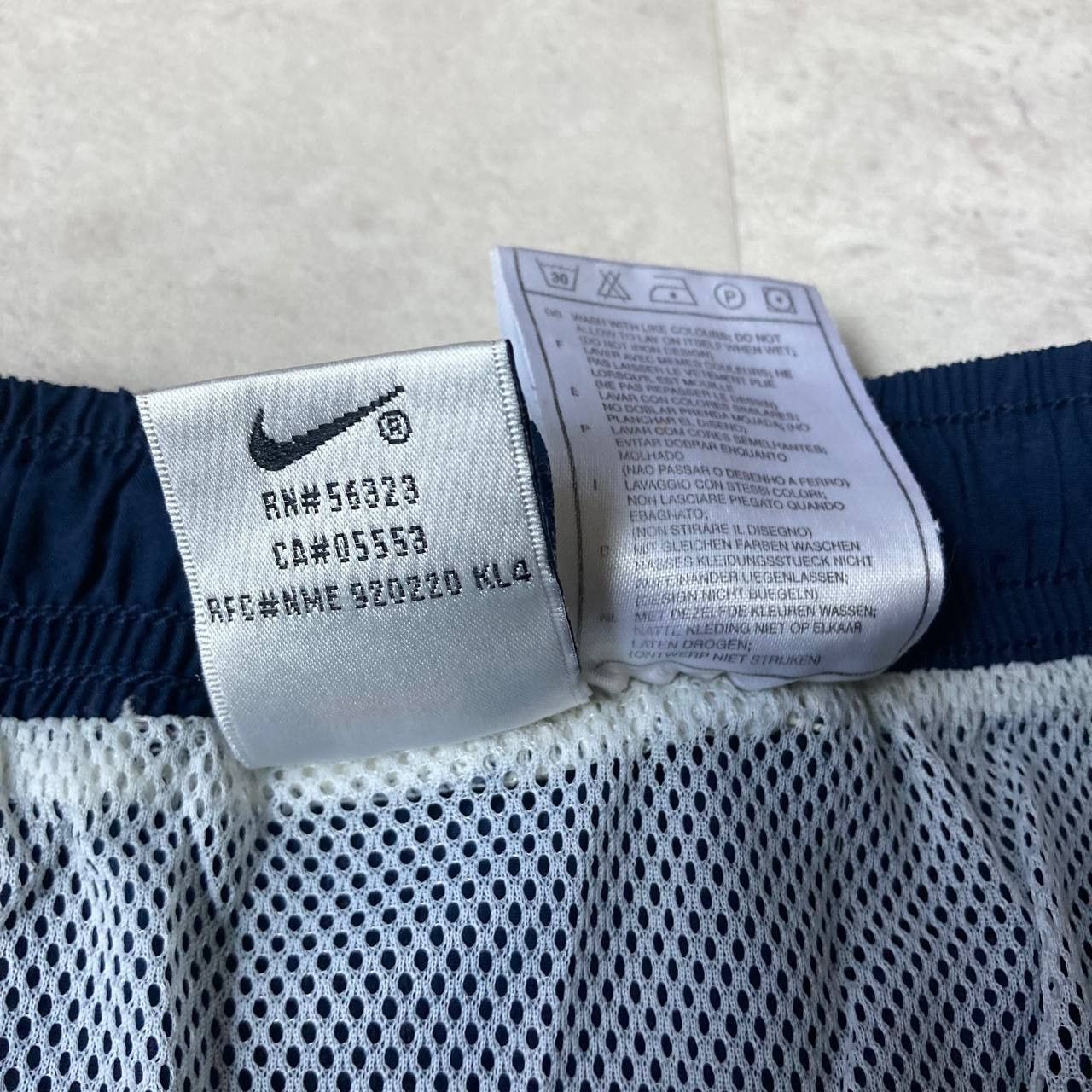 Nike Vintage Nike Nylon Shorts Size Large Size US 32 / EU 48 - 5 Thumbnail
