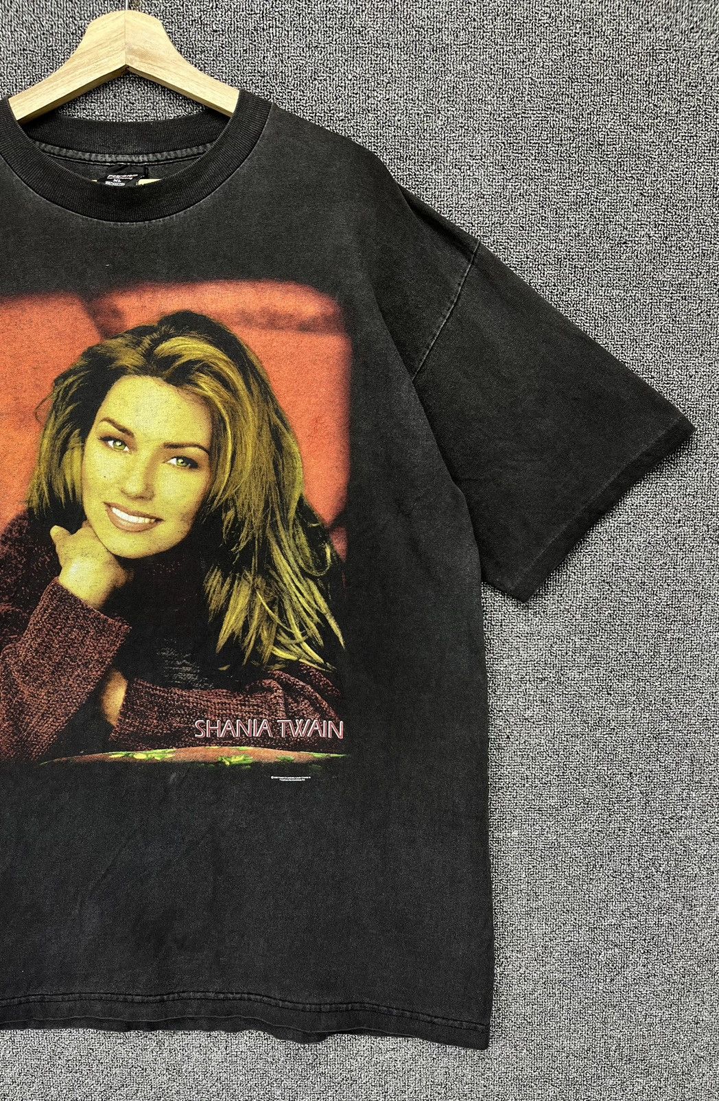 Band Tees × Vintage Vintage 90s Shania Twain Punk Rock Band Tees T Shirts Size US XL / EU 56 / 4 - 3 Thumbnail