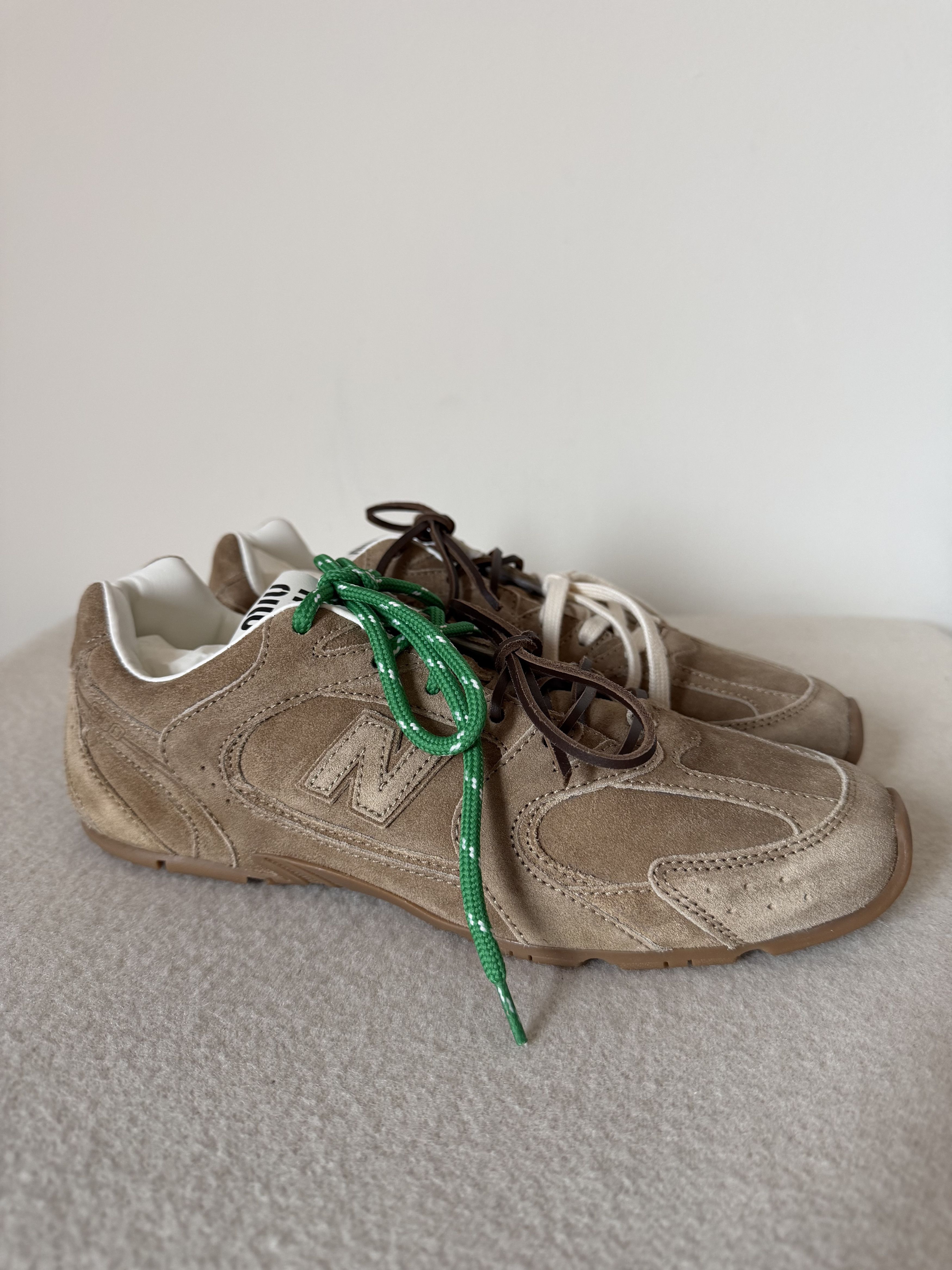 Miu Miu × New Balance Miu Miu New Balance 530 SL in Ecru Brown Size US 8 / EU 41 - 1 Thumbnail