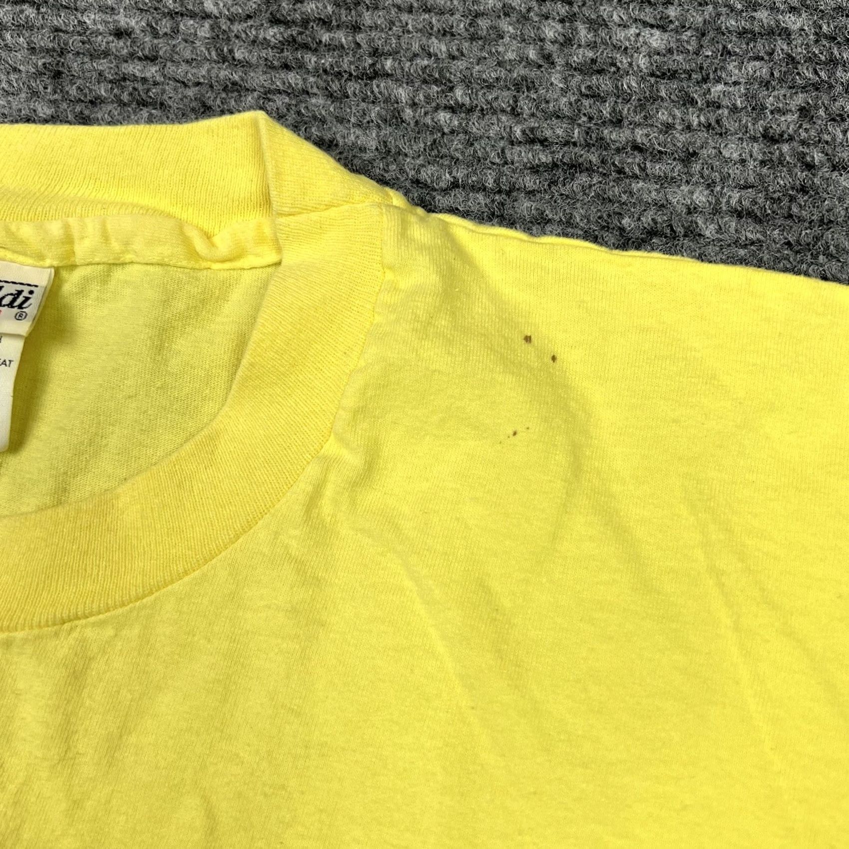Vintage VINTAGE Vivaldi T-Shirt Yellow 100% Cotton Single Stitch Large Mens 90s 80s Vintage Shirt Short Sleeve Crew Neck USA Made Size US L / EU 52-54 / 3 - 5 Thumbnail