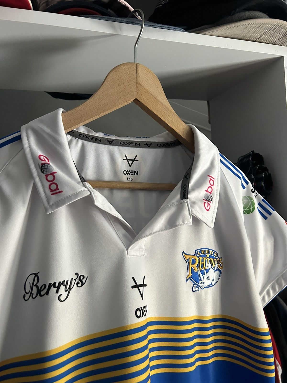 Vintage LEEDS RHINOS 2021 rugby jersey shirt Size US M / EU 48-50 / 2 - 5 Thumbnail