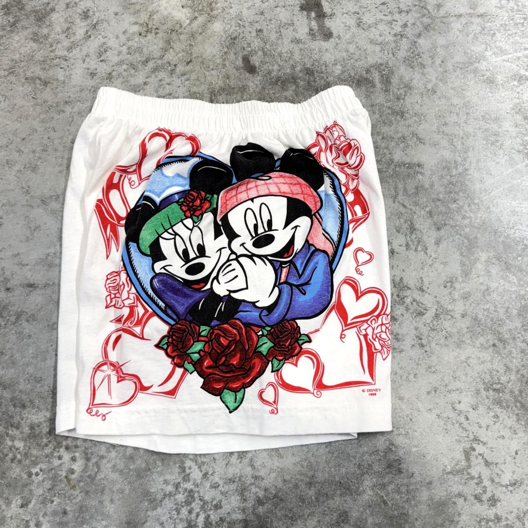 Mickey Unlimited VINTAGE Disney Mickey Minnie Shorts Womens S White 1996 Hearts Roses Shirt Womens 90s Casual Mens Girls Size 28" / US 6 / IT 42 - 5 Thumbnail