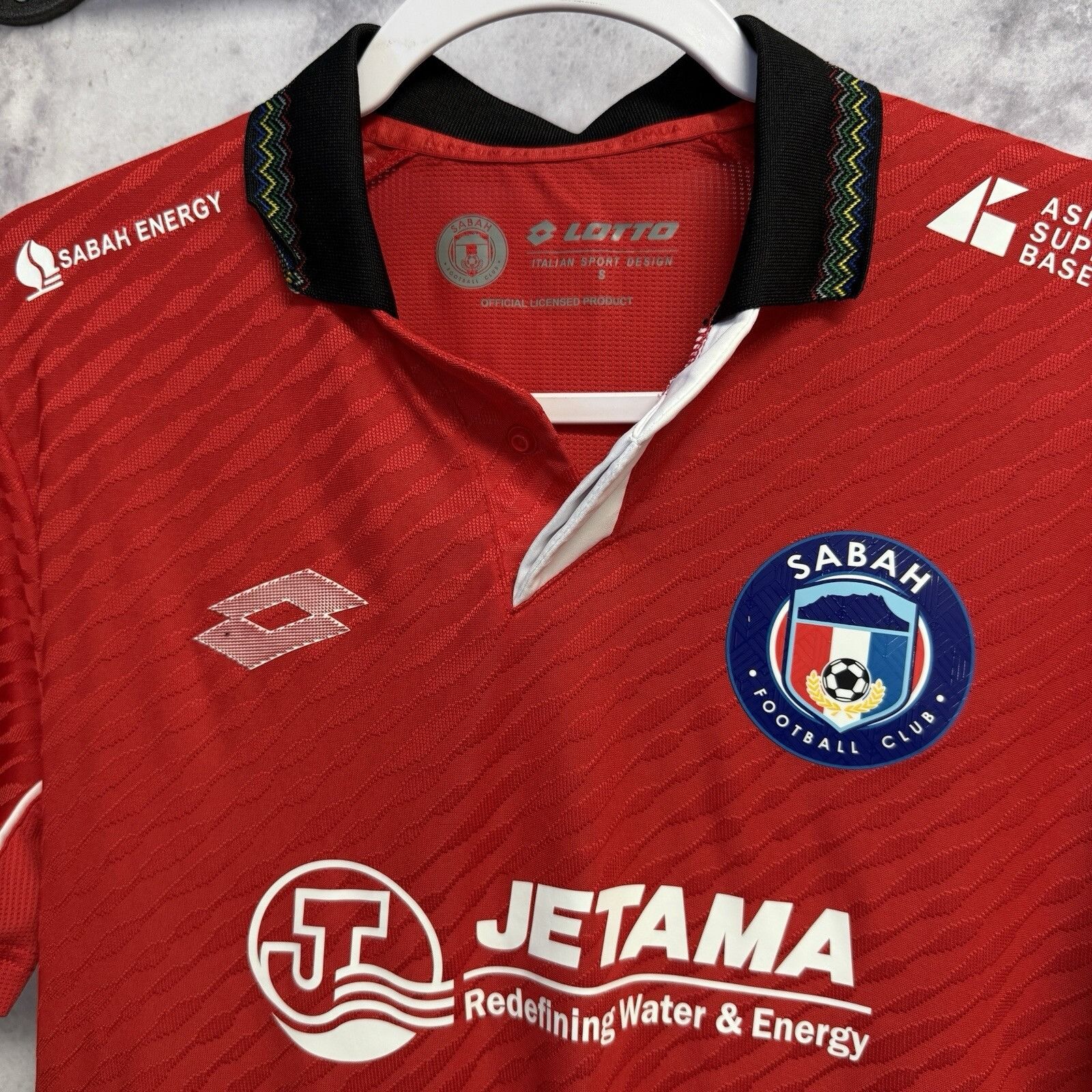 Lotto Sport Lotto Sabah F.C. Soccer Jersey Adult Red Adult Small Collare Size US S / EU 44-46 / 1 - 3 Thumbnail
