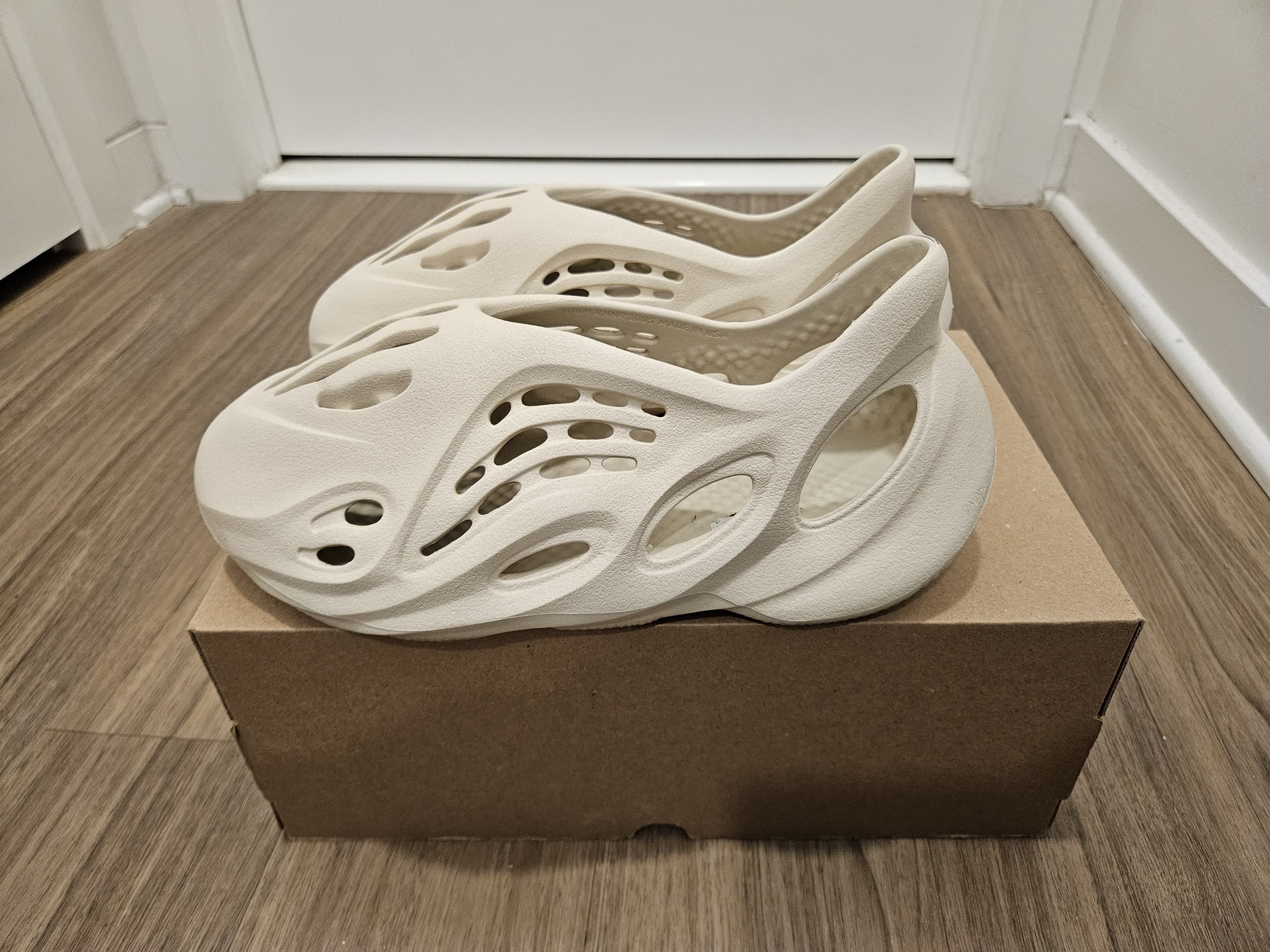 Adidas Adidas Yeezy Foam RNNR Sand Size US 10 / EU 43 - 1 Thumbnail