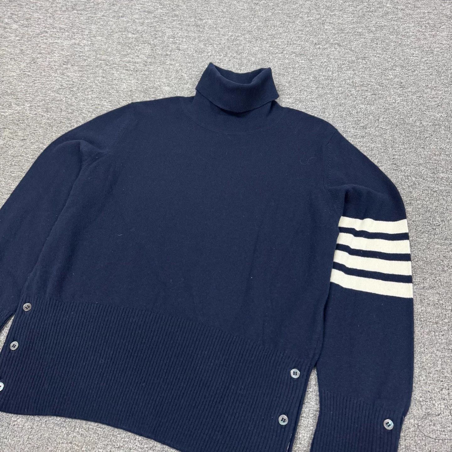 Thom Browne TB Thom Browne 4-bar stripe cashmere high neck size 2 Size US M / EU 48-50 / 2 - 4 Thumbnail