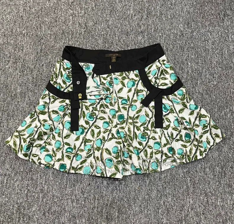 Louis Vuitton Louis Vuitton Half skirt Size 35" - 2 Thumbnail