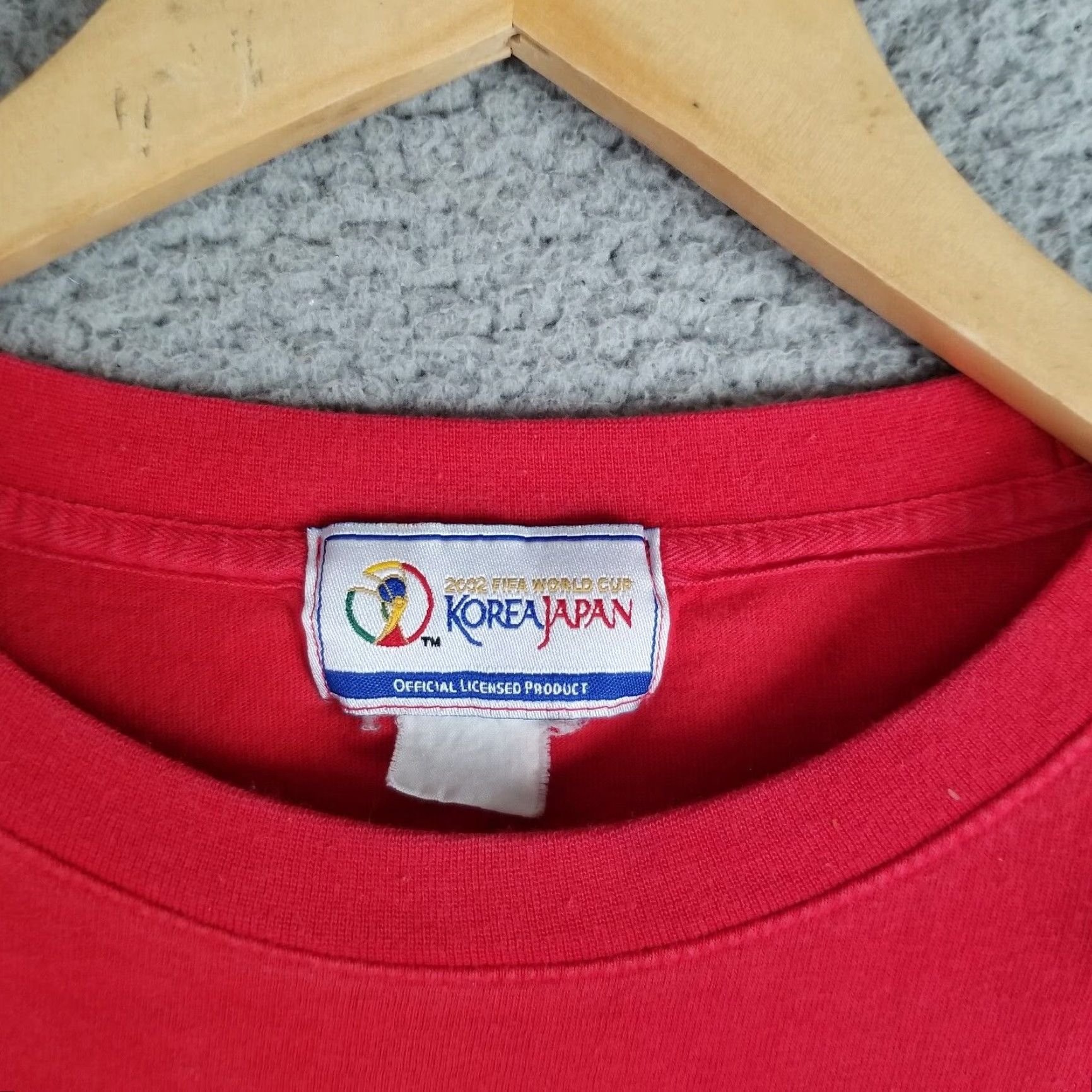 Vintage VINTAGE 2002 FIFA World Cup Soccer T-Shirt XL Red Adult Mens Shirt - Official Korea Japan 2002 - Sports Tee Size US XL / EU 56 / 4 - 2 Thumbnail