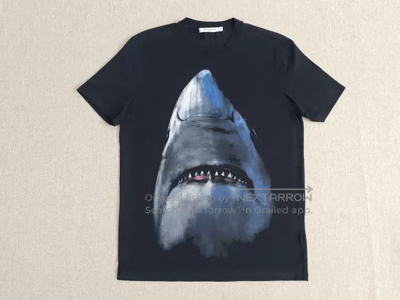 Givenchy Givenchy Shark Short Sleeve T-Shirt Size US M / EU 48-50 / 2 - 1 Thumbnail