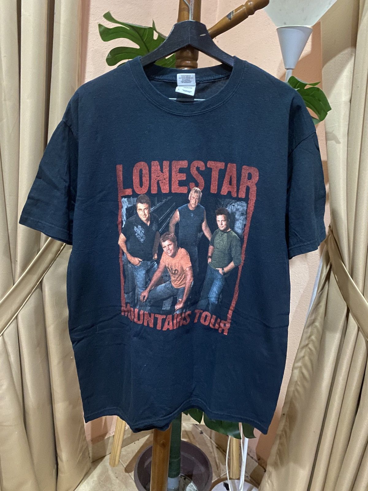 Band Tees LONESTAR Mountains Tour Vintage Concert T-Shirt (2000s) Size US L / EU 52-54 / 3 - 1 Thumbnail