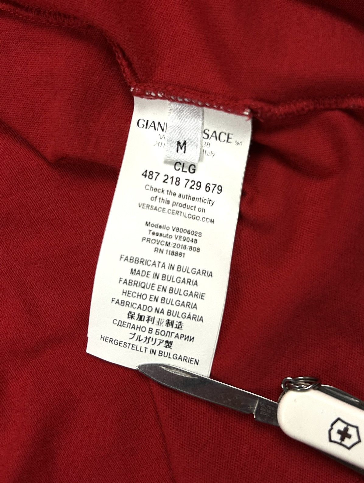 Versace Rare Versace Collection Blood Red Baroque Print Graphic Tee Size US M / EU 48-50 / 2 - 9 Thumbnail