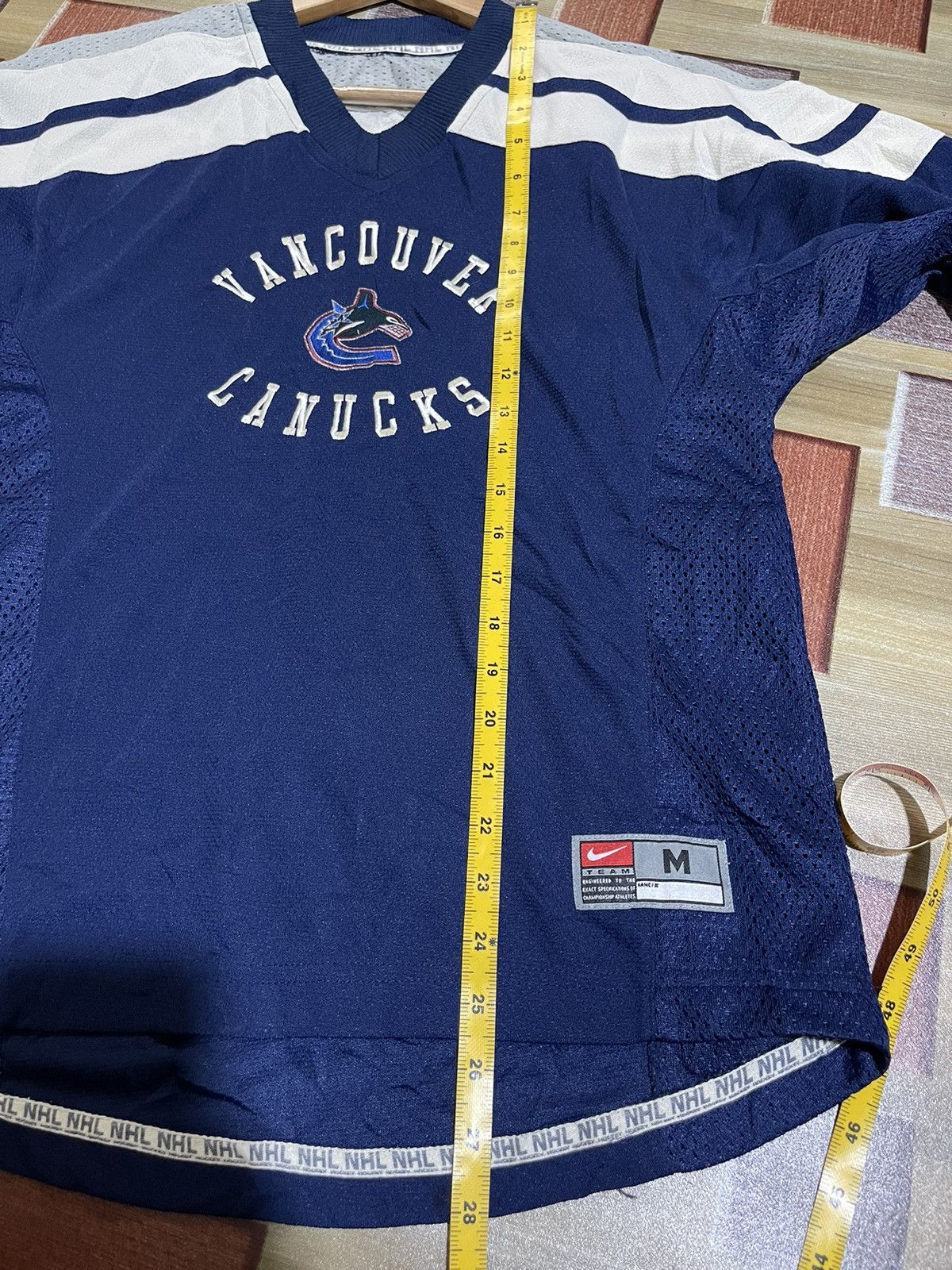NHL Vintage 90s nike NHL vancouver canucks hockey jersey Size US M / EU 48-50 / 2 - 10 Thumbnail