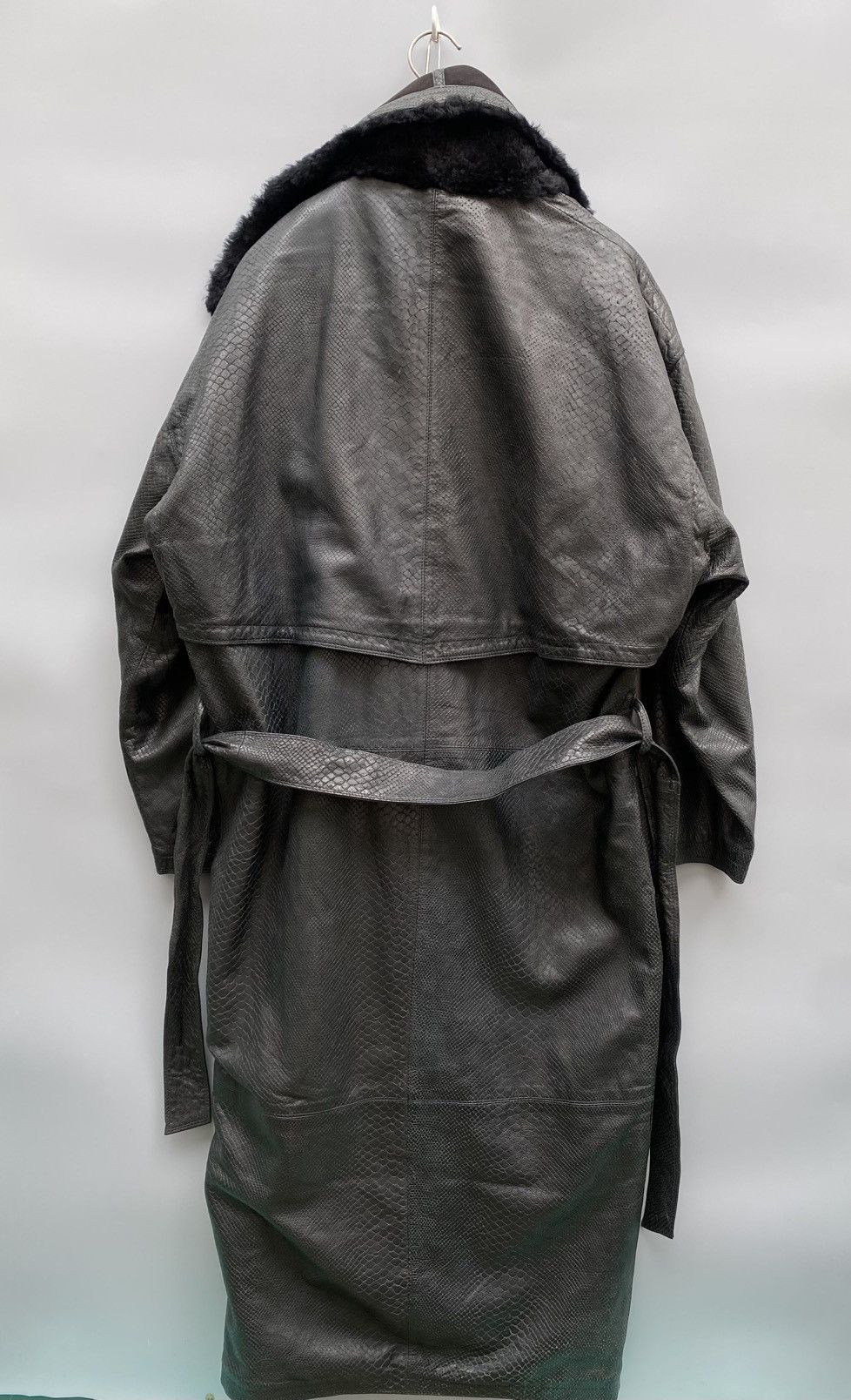 Versace 1990s Gianni Versace Snakeskin Embossed Leather Coat Size US L / EU 52-54 / 3 - 2 Thumbnail
