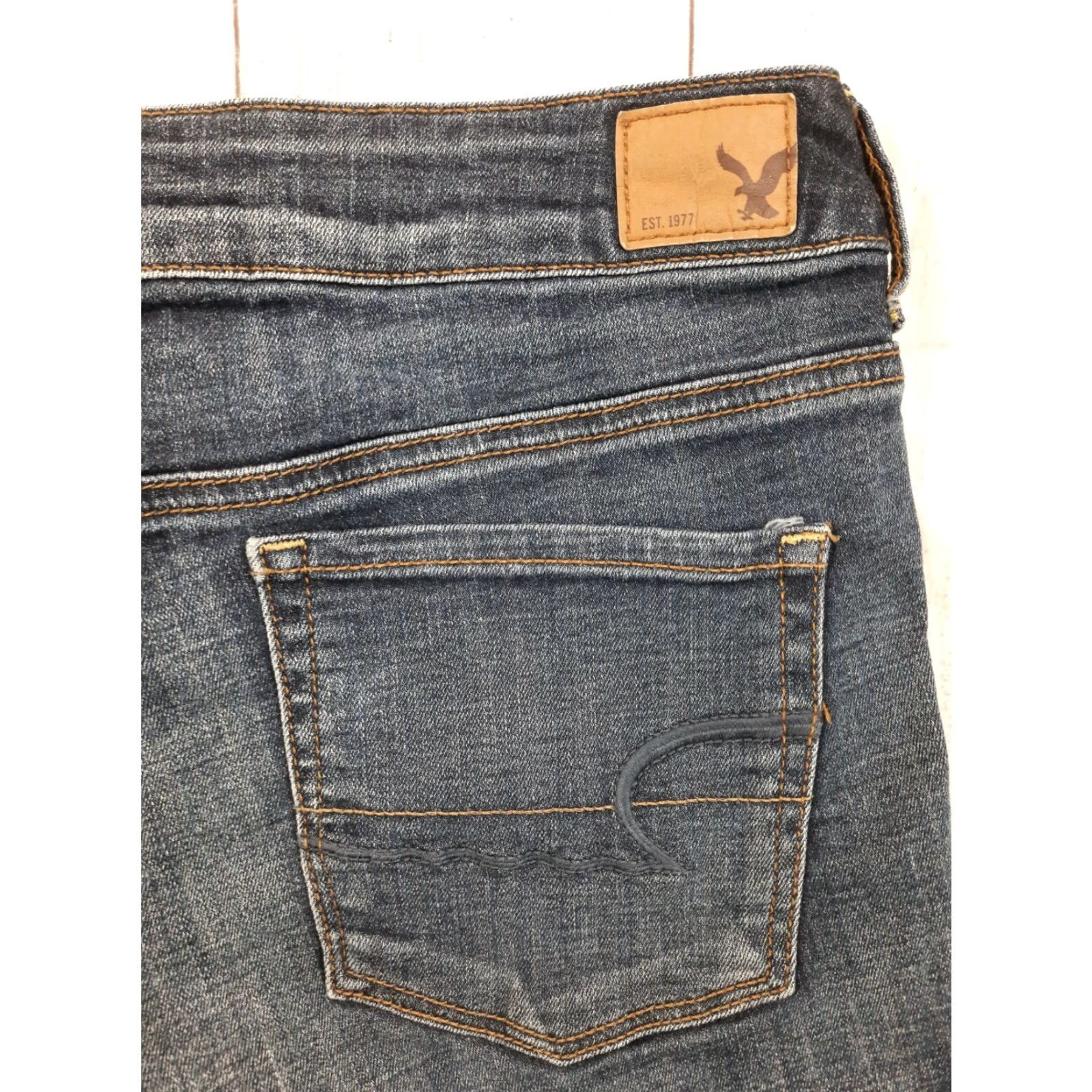 American Eagle Outfitters VINTAGE American Eagle Super Stretch Cuffed Jean Denim Shorts Dark Wash Size 8 Women Low Rise 7.5 Inseam 3 cuffed Women Size 30" / US 8 / IT 44 - 7 Thumbnail