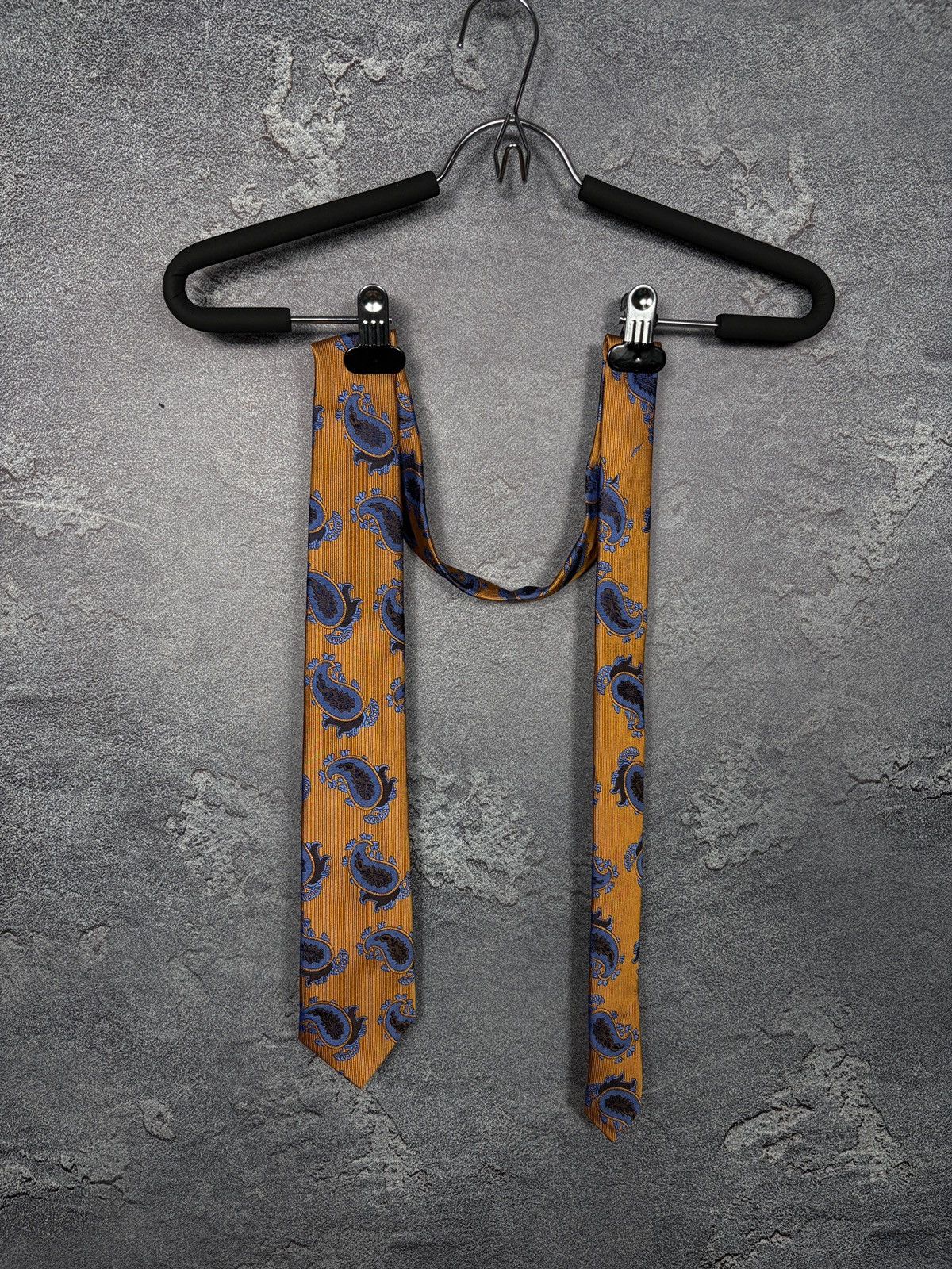 Hermes Seaward and Stearn Orange Paisley Silk Tie Size ONE SIZE - 1 Thumbnail