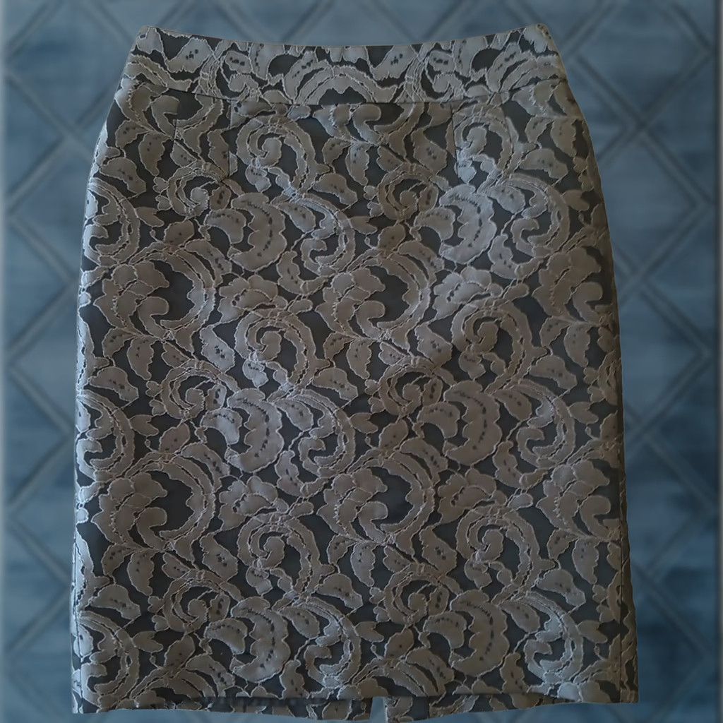 Banana Republic Banana Republic Skirt Women Regular Size 4 Gray Floral Knee Length Lined Slit Pencil Size 27" / US 4 / IT 40 - 1 Thumbnail