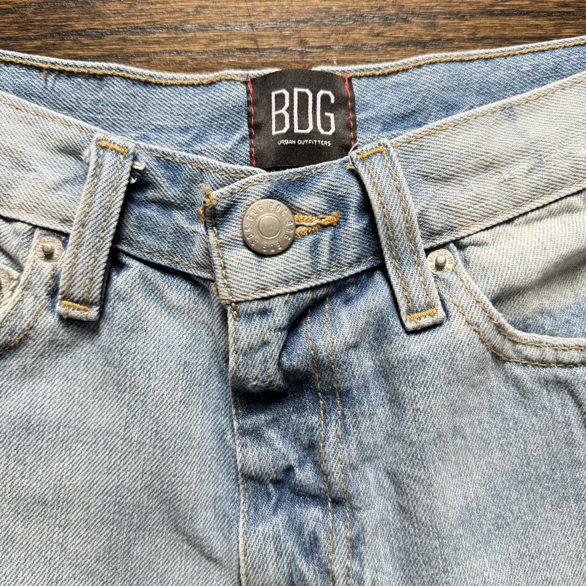 Bdg Urban Outfitters BDG Girlfriend High Rise Denim Shorts (25) Size 25" / US 0 / IT 36 - 4 Thumbnail