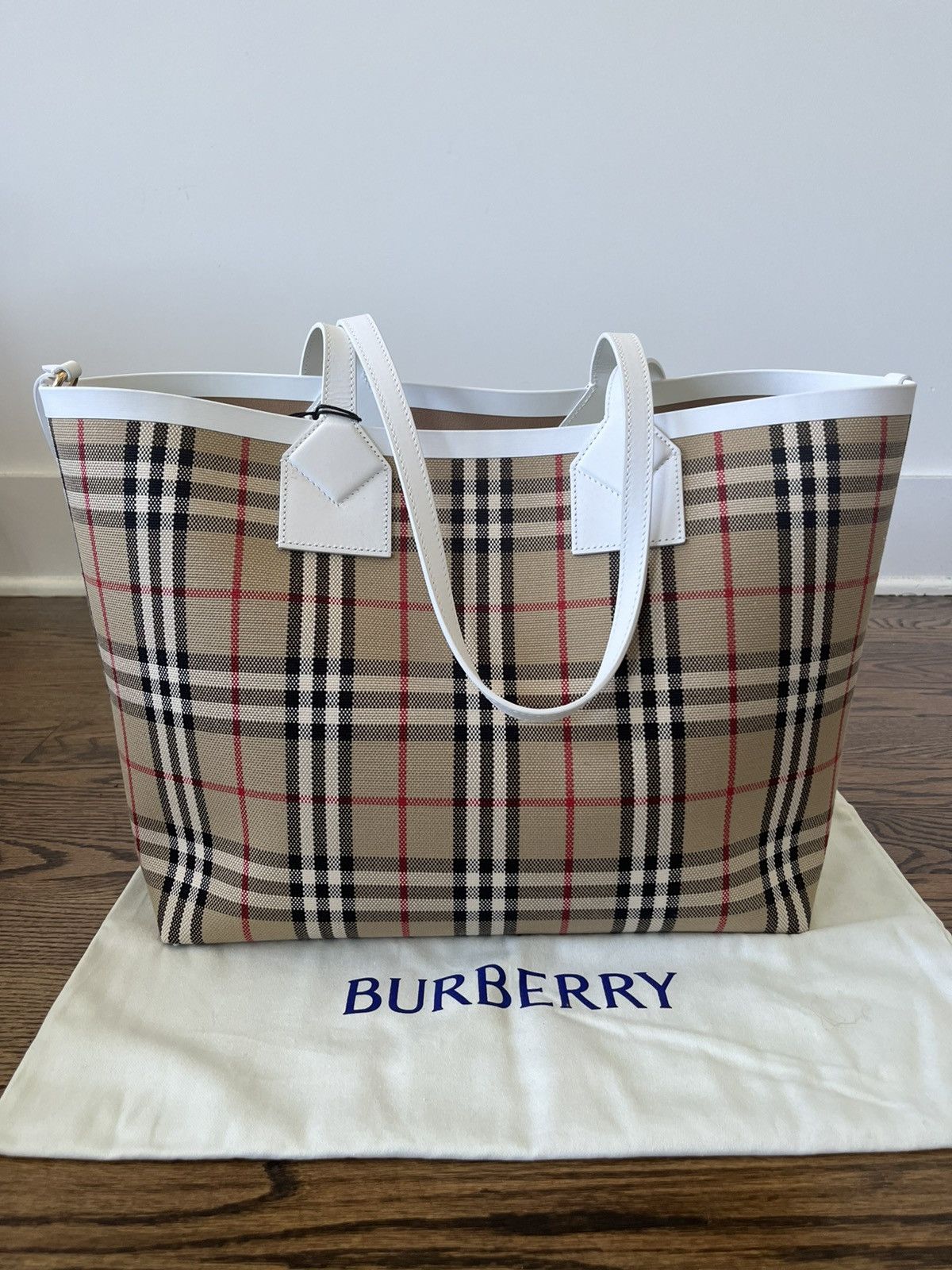 Burberry Burberry Medium London Tote Bag Size ONE SIZE - 4 Thumbnail