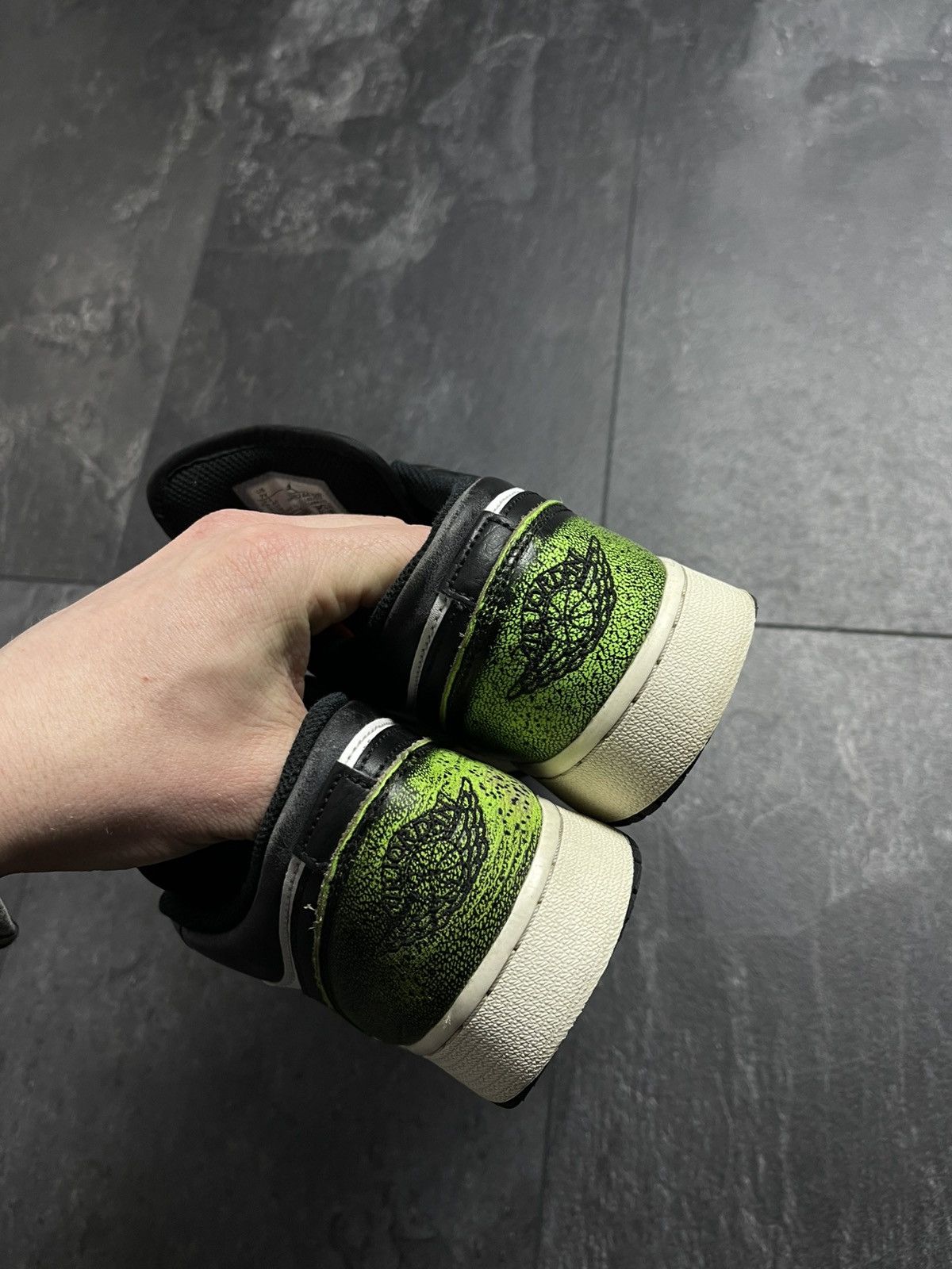 Streetwear Nike Air Jordan 1 Low SE GS Black/Green Size US 7 / EU 40 - 10 Thumbnail