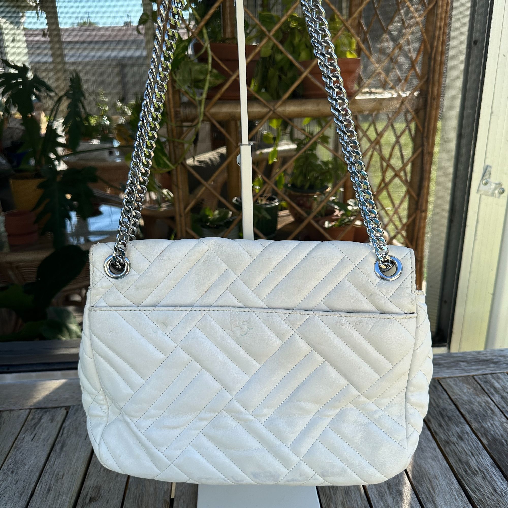 Michael Kors Michael Kors White Quilted Leather Peyton Shoulder Bag Size ONE SIZE - 2 Thumbnail