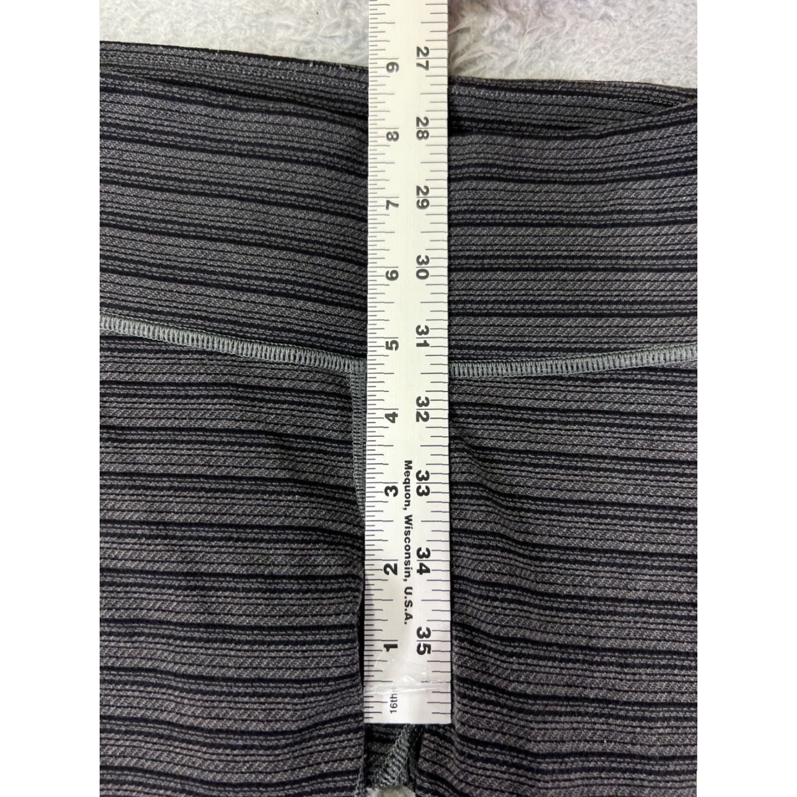 Lululemon LULULEMON Women's 6 Gray Wunder Under Crop II Textured Stripe Yoga Pants Luxtreme Athleisure Size 28" / US 6 / IT 42 - 7 Thumbnail