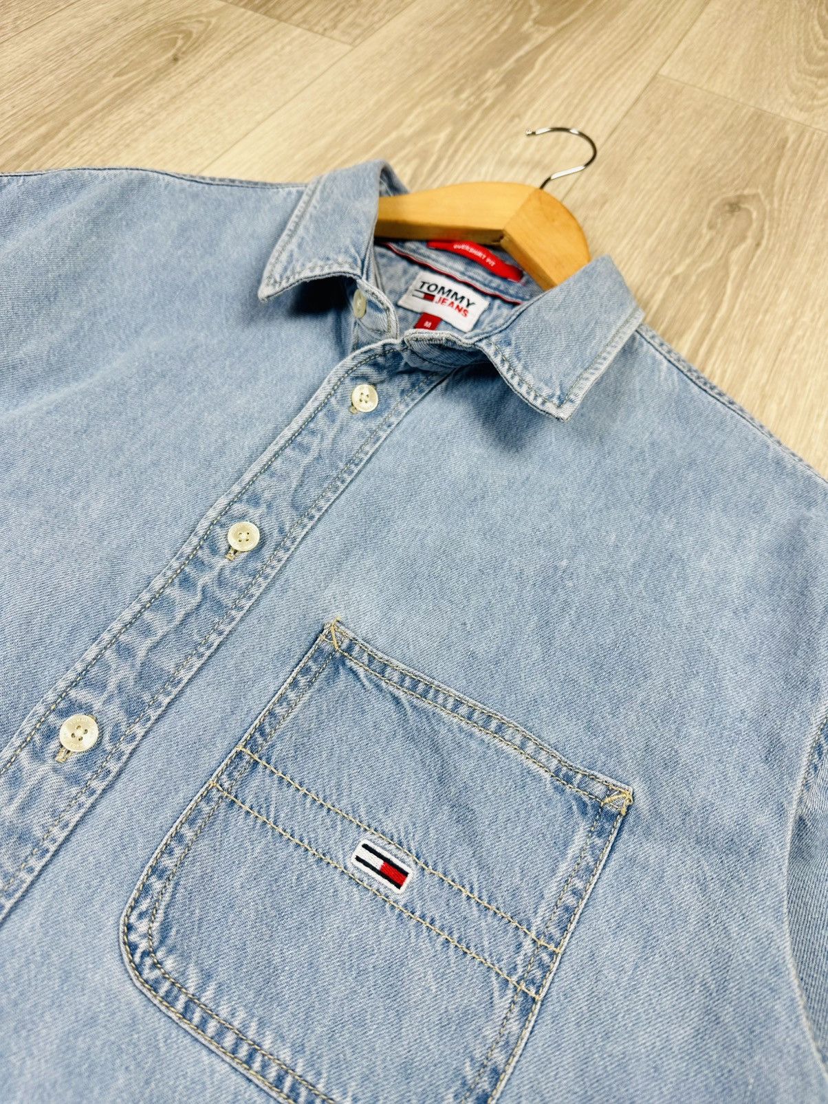 Tommy Hilfiger × Vintage Vintage Tommy Hilfiger Jeans Denim Shirt Short Sleeve Button Size US M / EU 48-50 / 2 - 4 Thumbnail