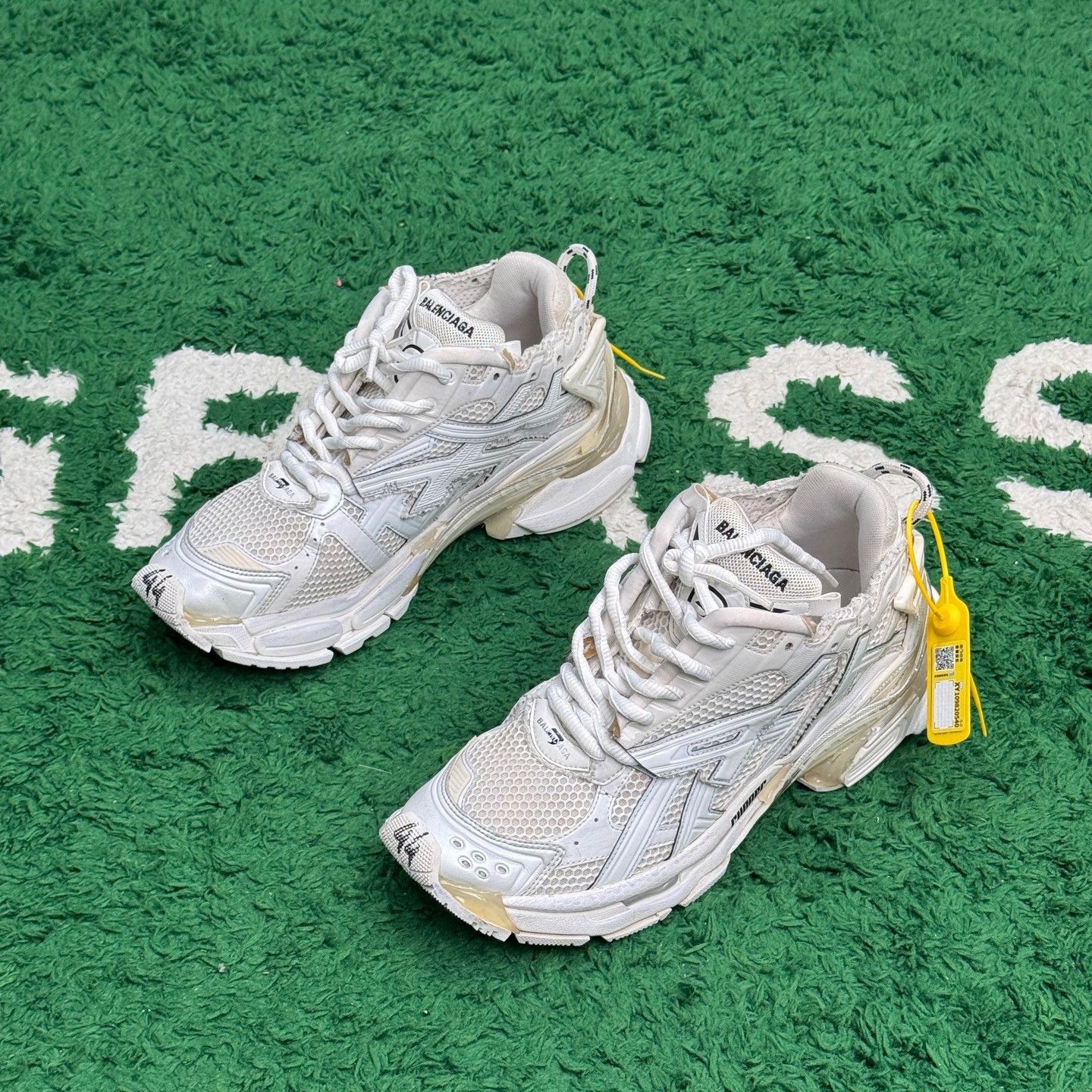 Balenciaga Balenciaga Running White Lowtop Sneakers 11 Men Size US 11 / EU 44 - 1 Thumbnail