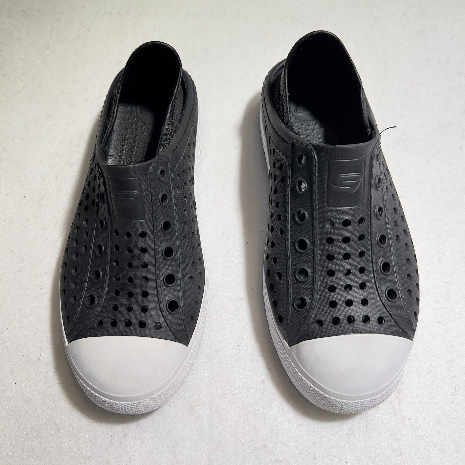 SKECHERS Skechers Slip On Shoes Kids Size 3 Rubber Uppers Black White Size US 4 / IT 34 - 12 Thumbnail