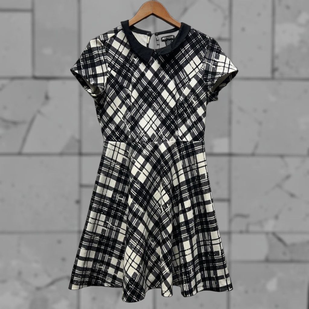 Hot Topic VINTAGE Hot Topic Plaid Dress Womens Medium Black Knee Length Size M / US 6-8 / IT 42-44 - 1 Thumbnail