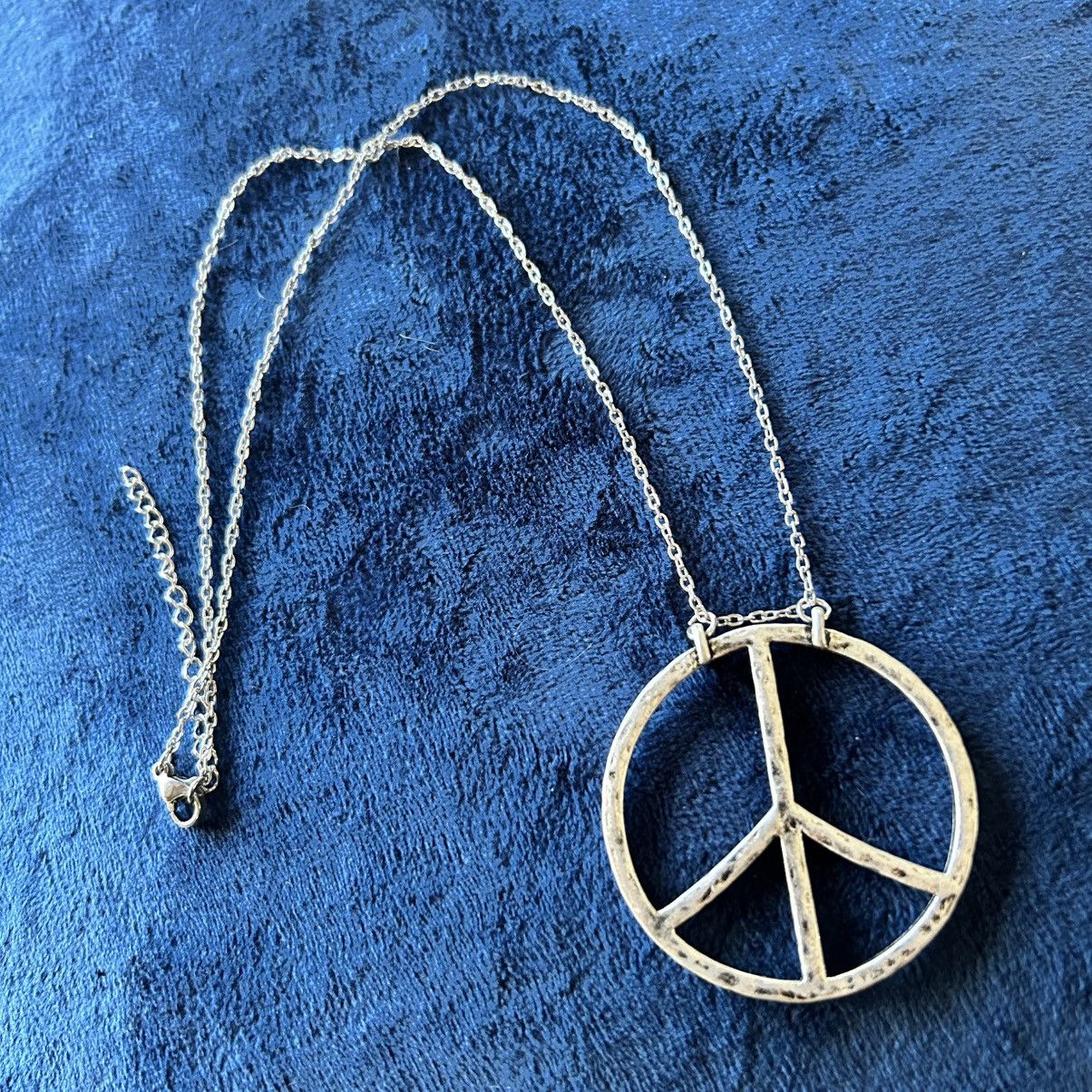 Handmade Handcrafted large hammered groovy peace sign necklace Size ONE SIZE - 5 Thumbnail