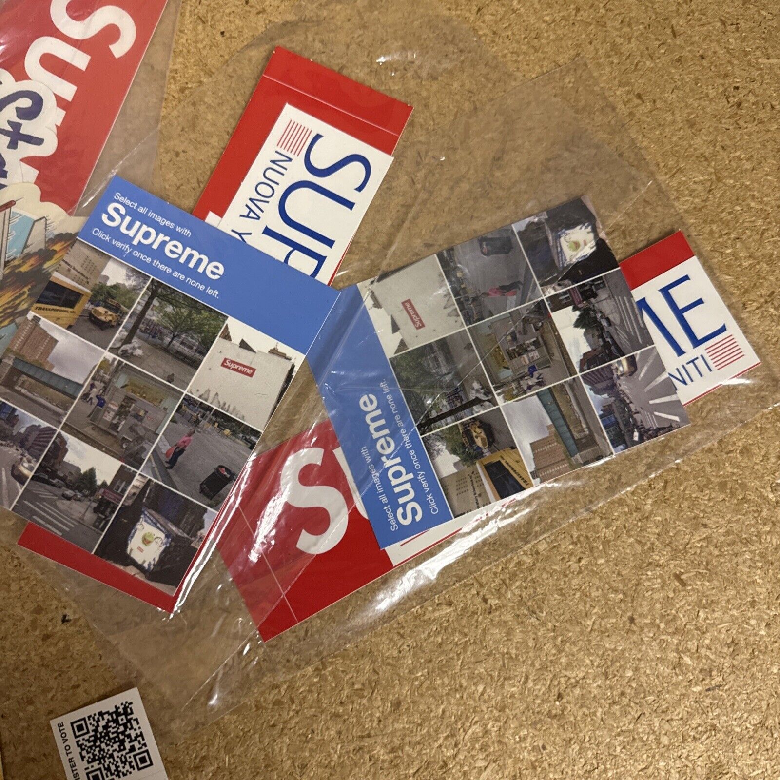 Supreme Supreme Sticker & Accessories 28 Box Logo, Bubbles, Ponchos Size ONE SIZE - 6 Thumbnail