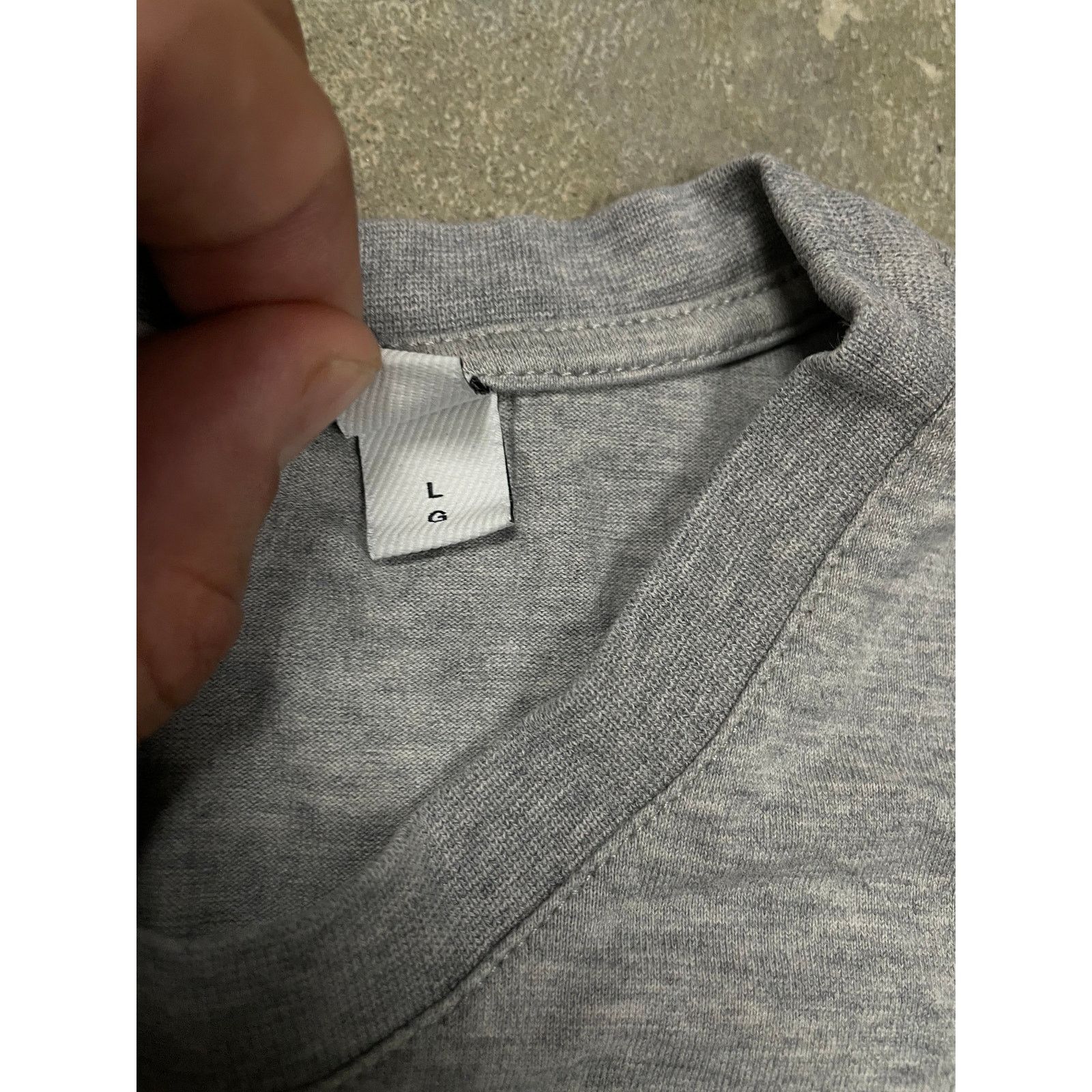 Burberry Burberry TB Logo Grey Tee Used Large Size US L / EU 52-54 / 3 - 3 Thumbnail