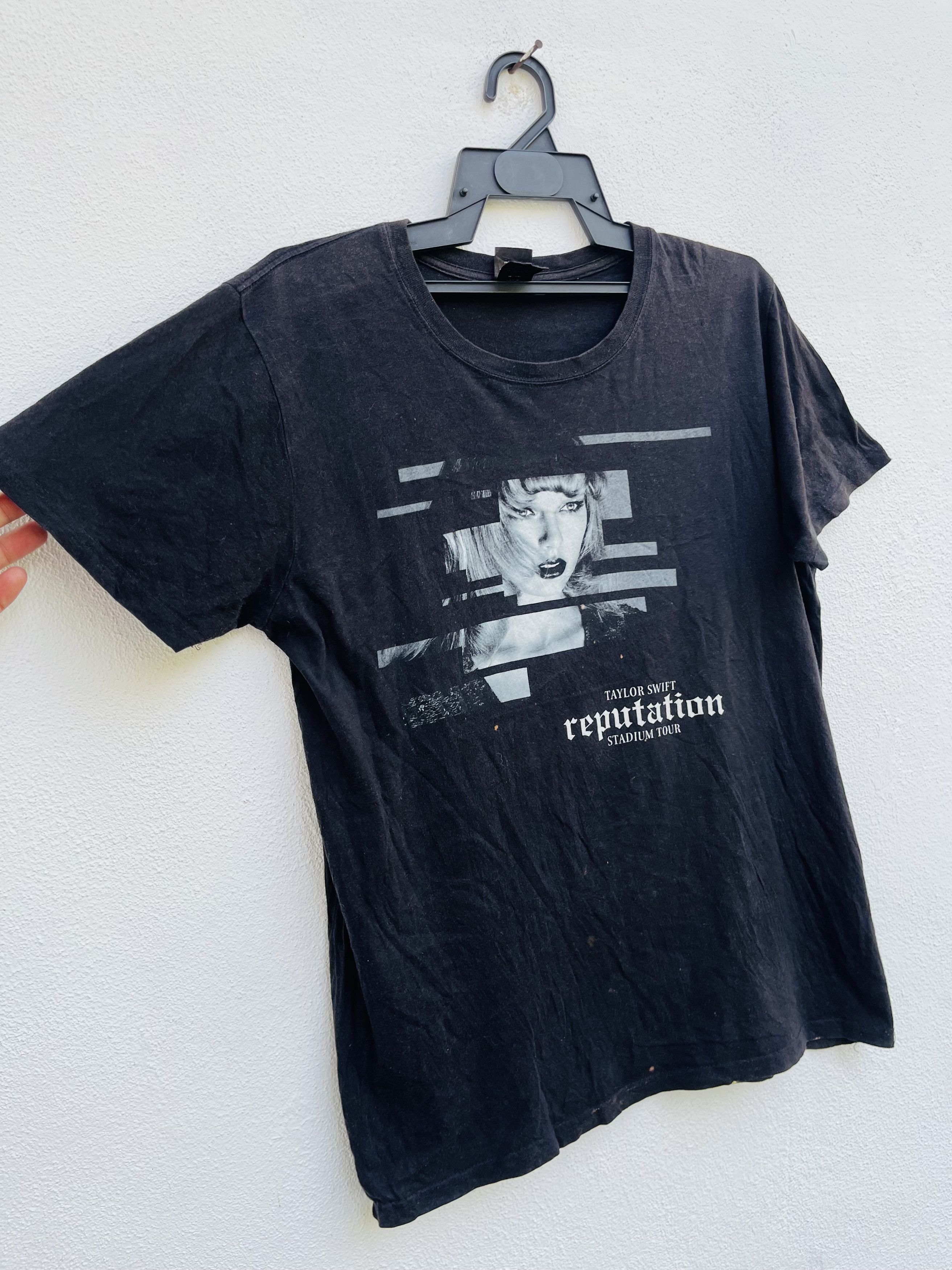 Band Tees Vintage Tailor Swift Reputation Stadium Tour Shirt Size US M / EU 48-50 / 2 - 3 Thumbnail
