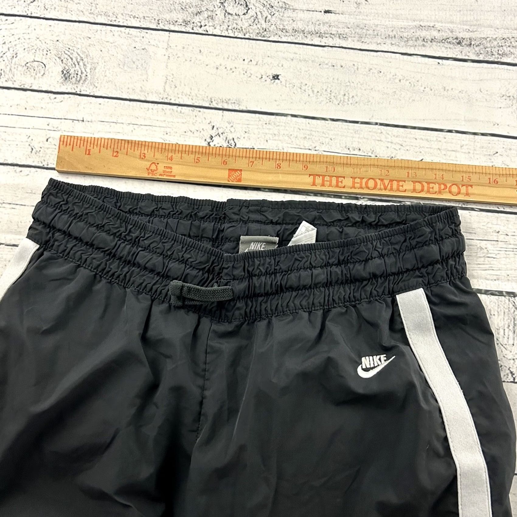 Nike VINTAGE Nike Track Pants Women's M Black 90s Activewear Pants Womens Medium Black 90s Nike Shorts? Size 32" / US 10 / IT 46 - 4 Thumbnail